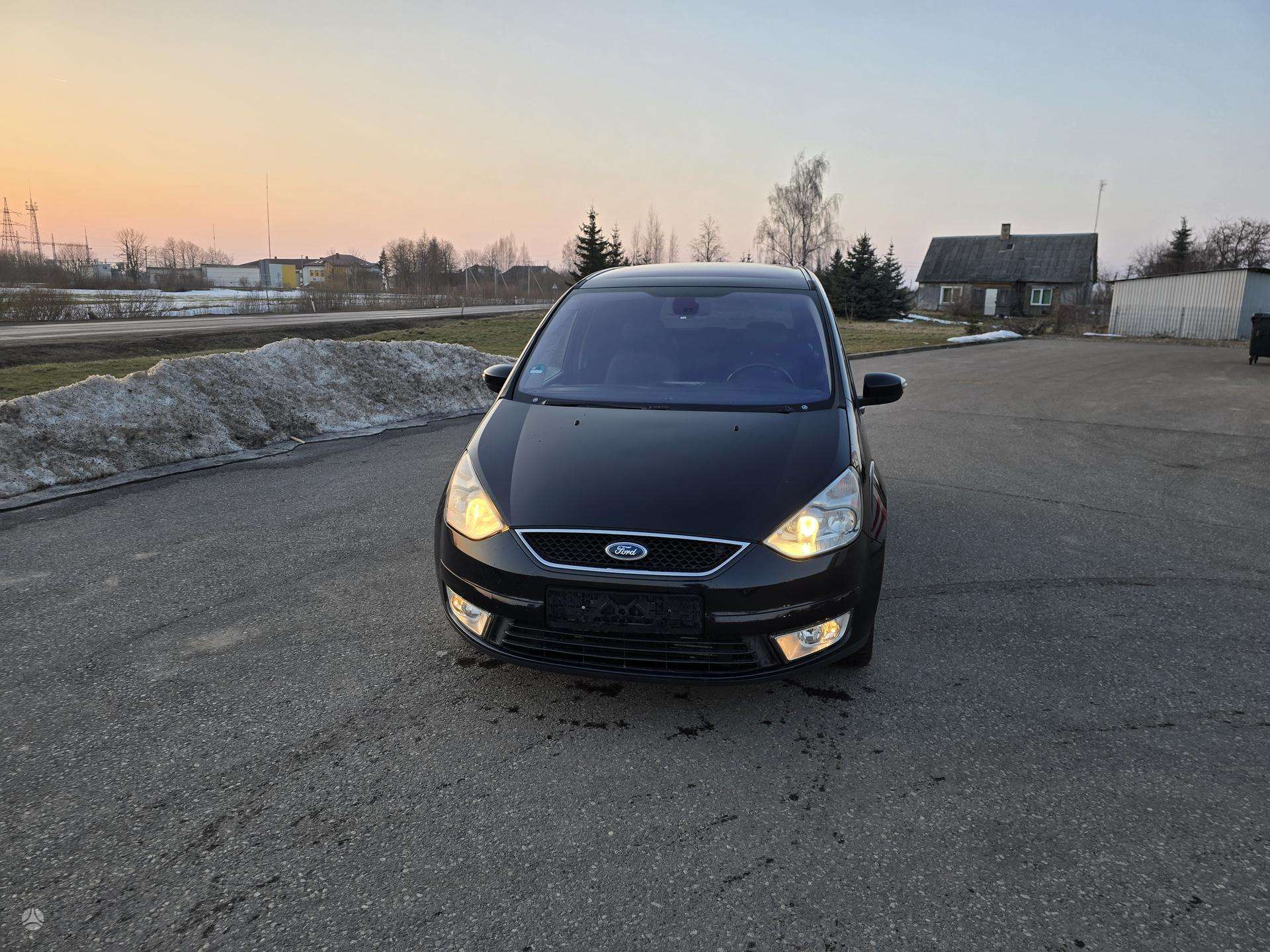 Ford Galaxy.