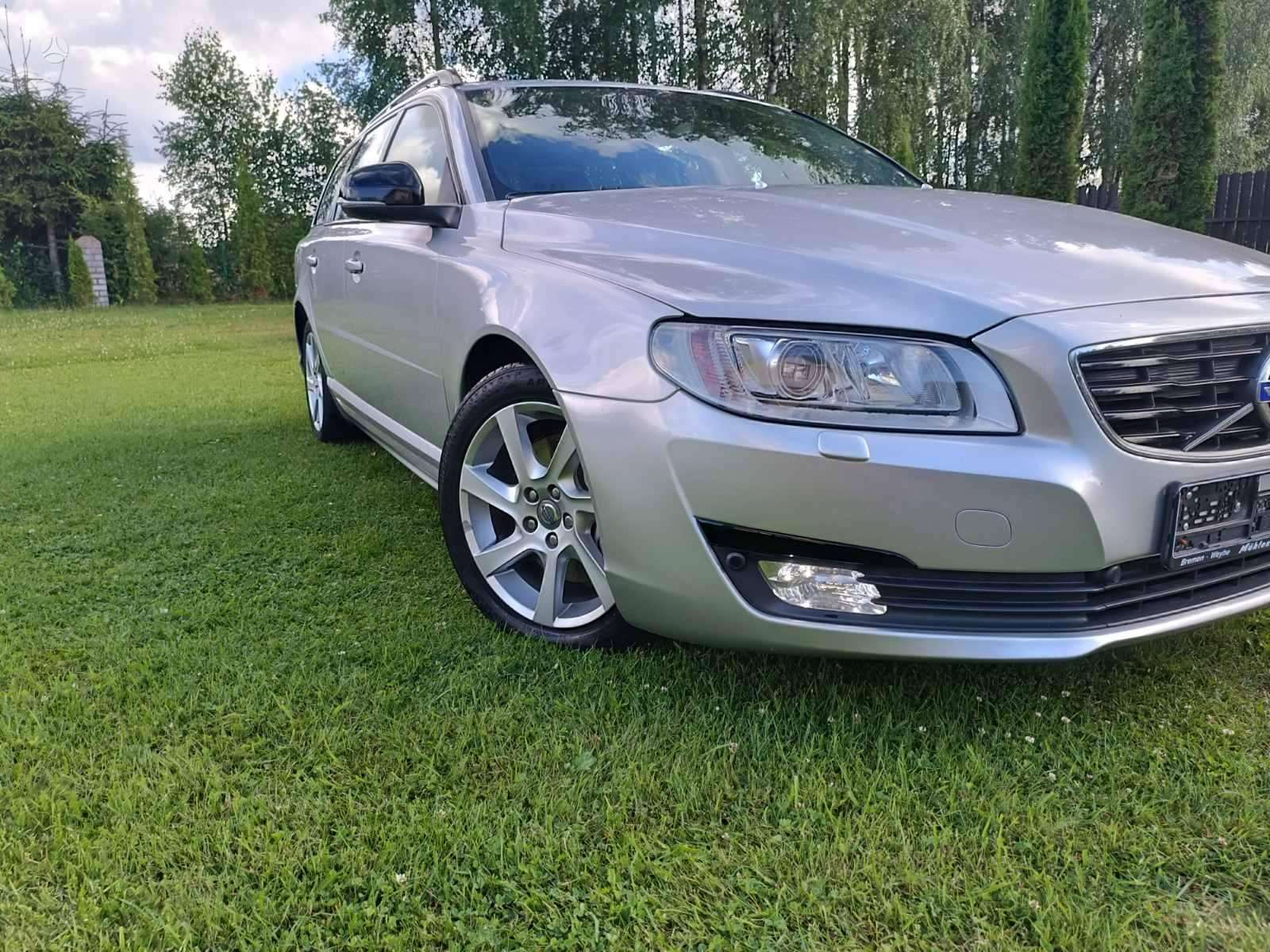 Volvo V70.
