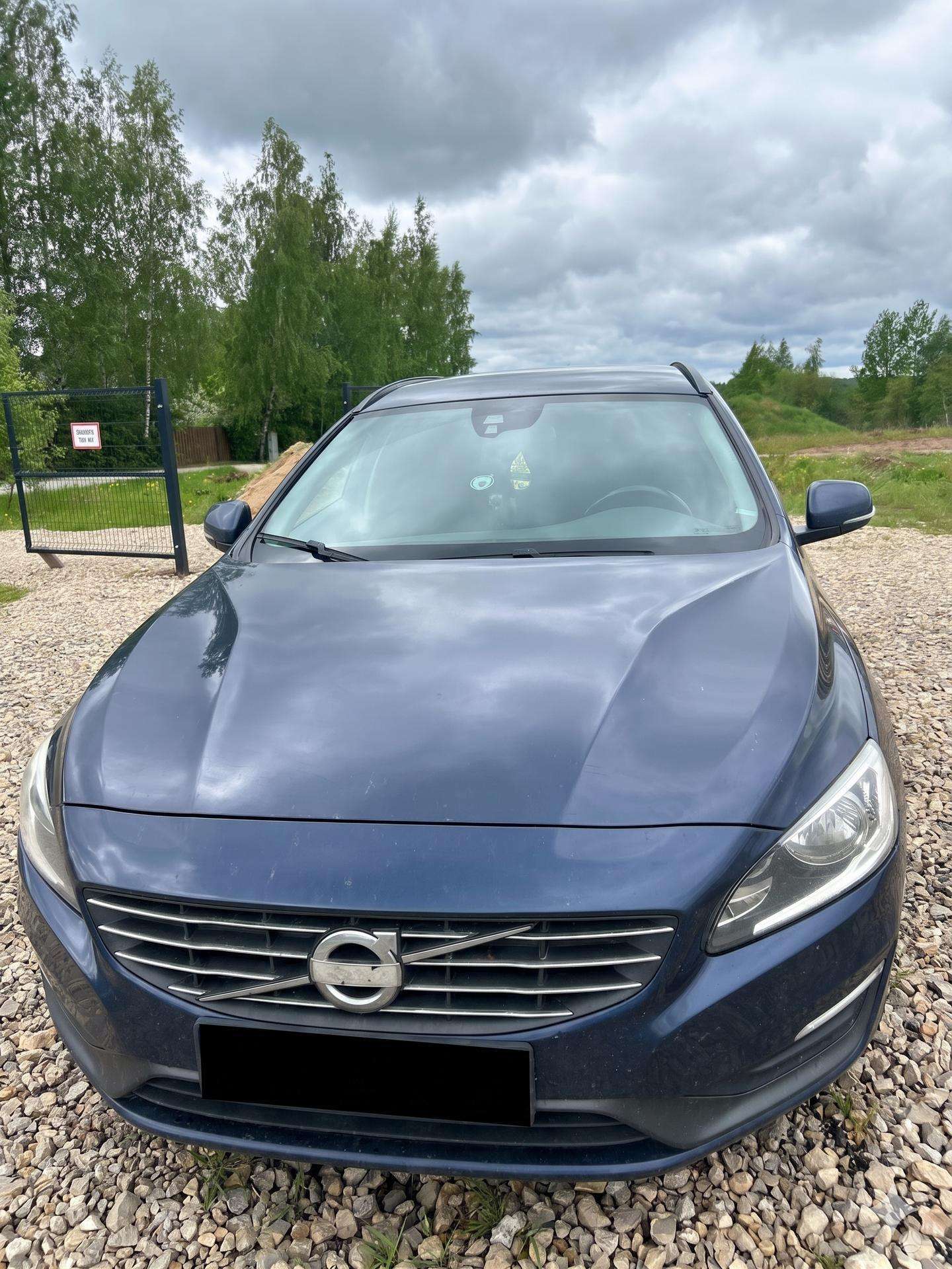 Volvo V60.