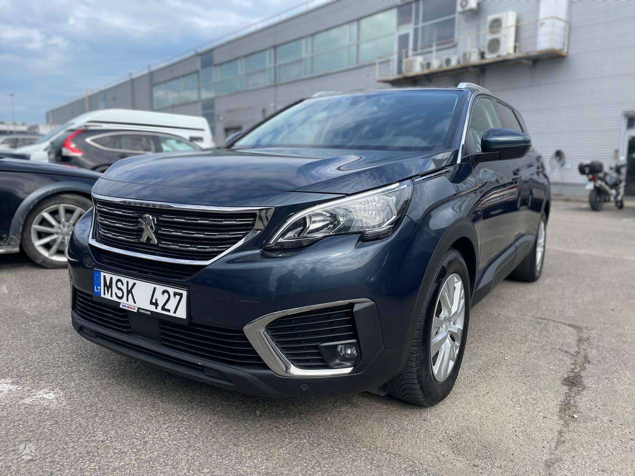 Peugeot 5008.