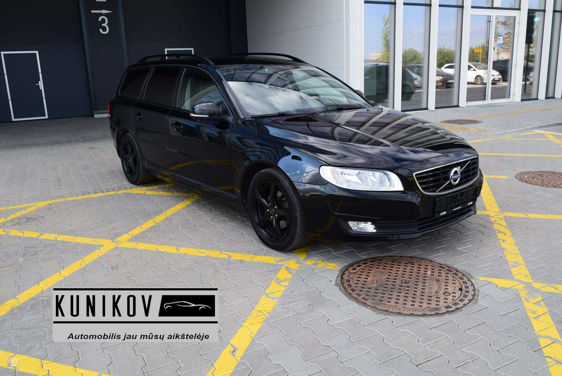 Volvo V70.