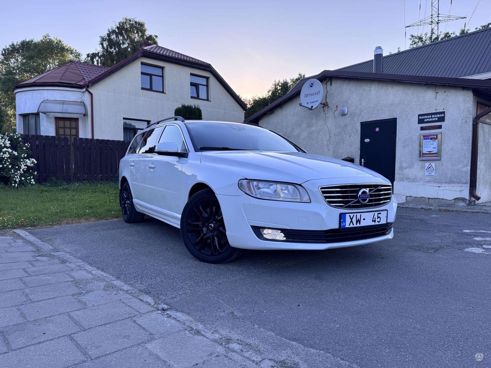 Volvo V70.