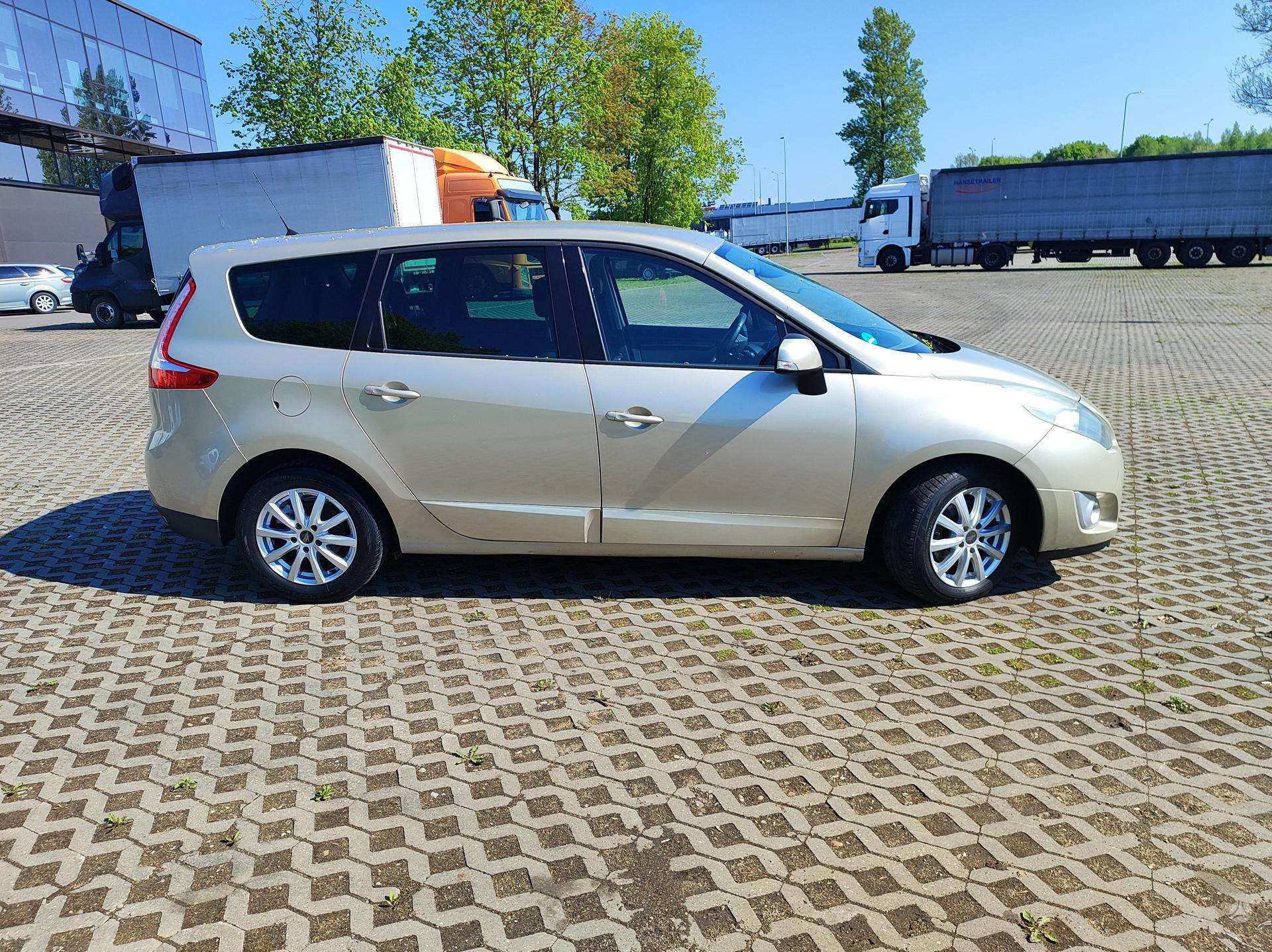 Renault Grand Scenic.