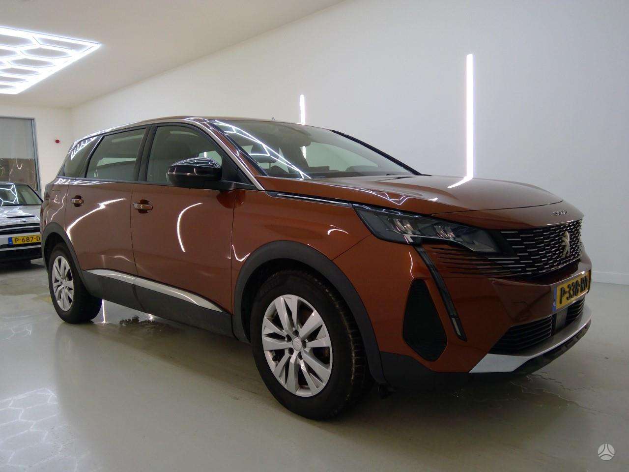 Peugeot 5008.