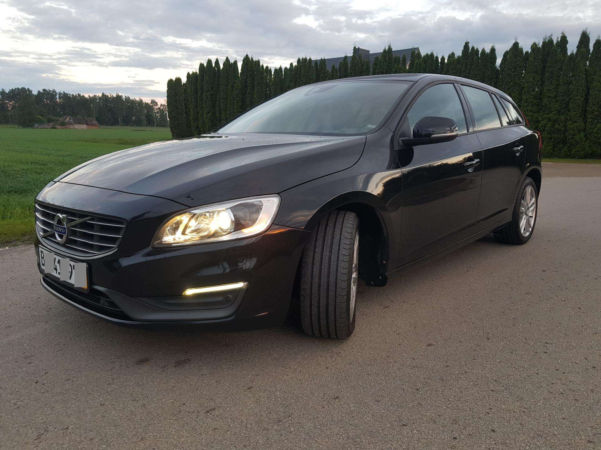 Volvo V60.