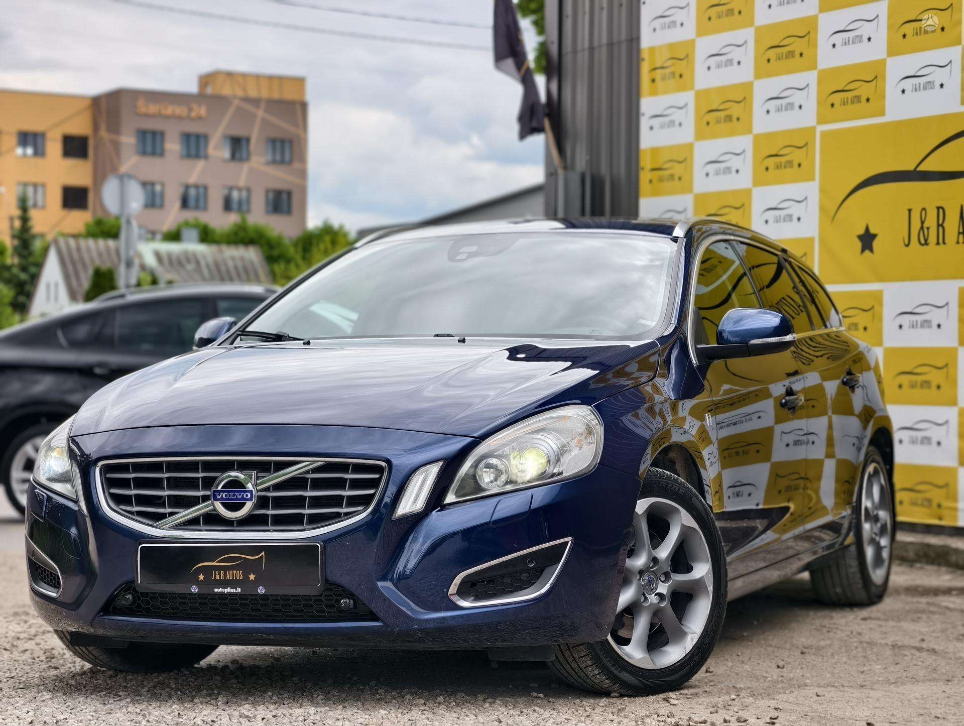Volvo V60.