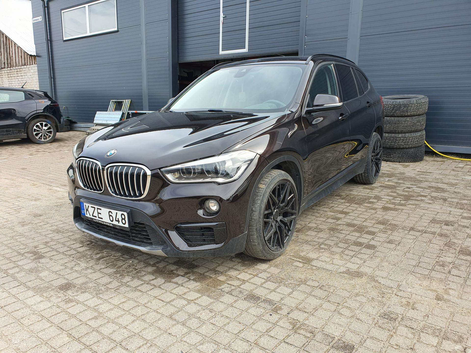 BMW X1.