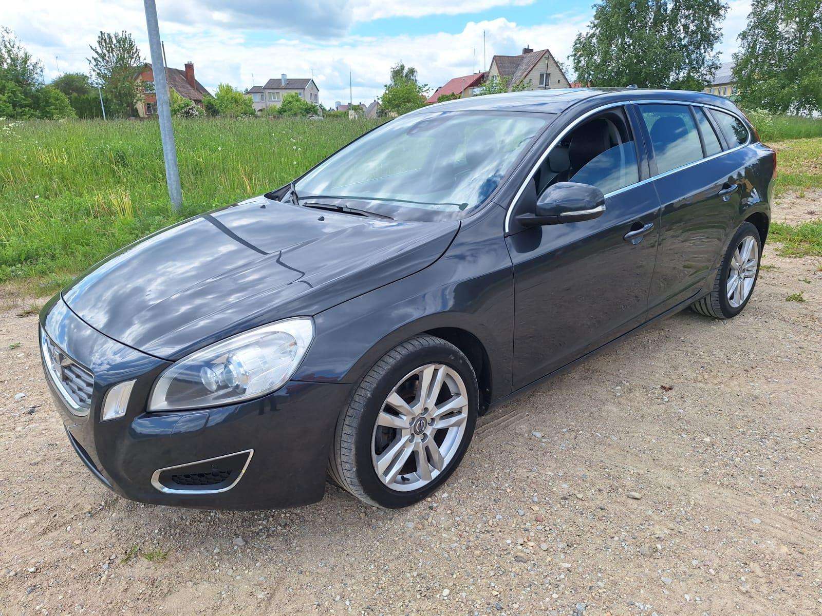 Volvo V60.