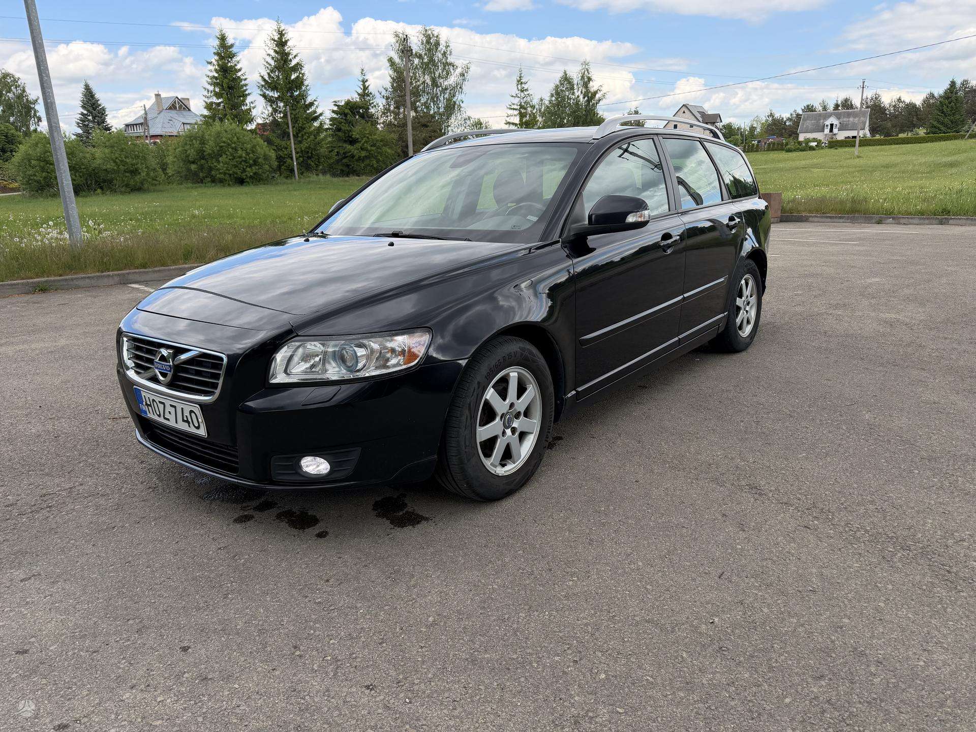 Volvo V50.