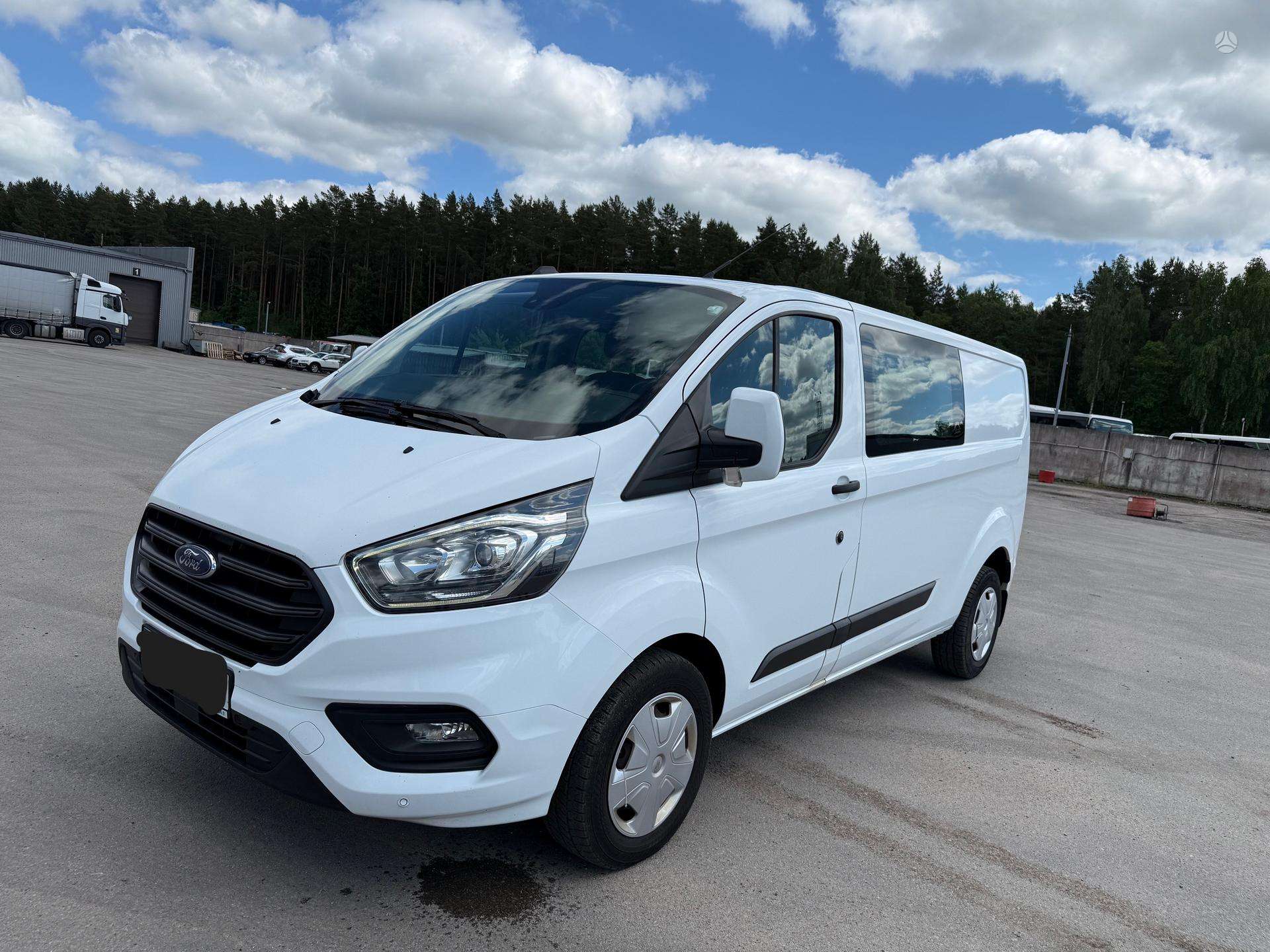 Ford Tourneo Custom.