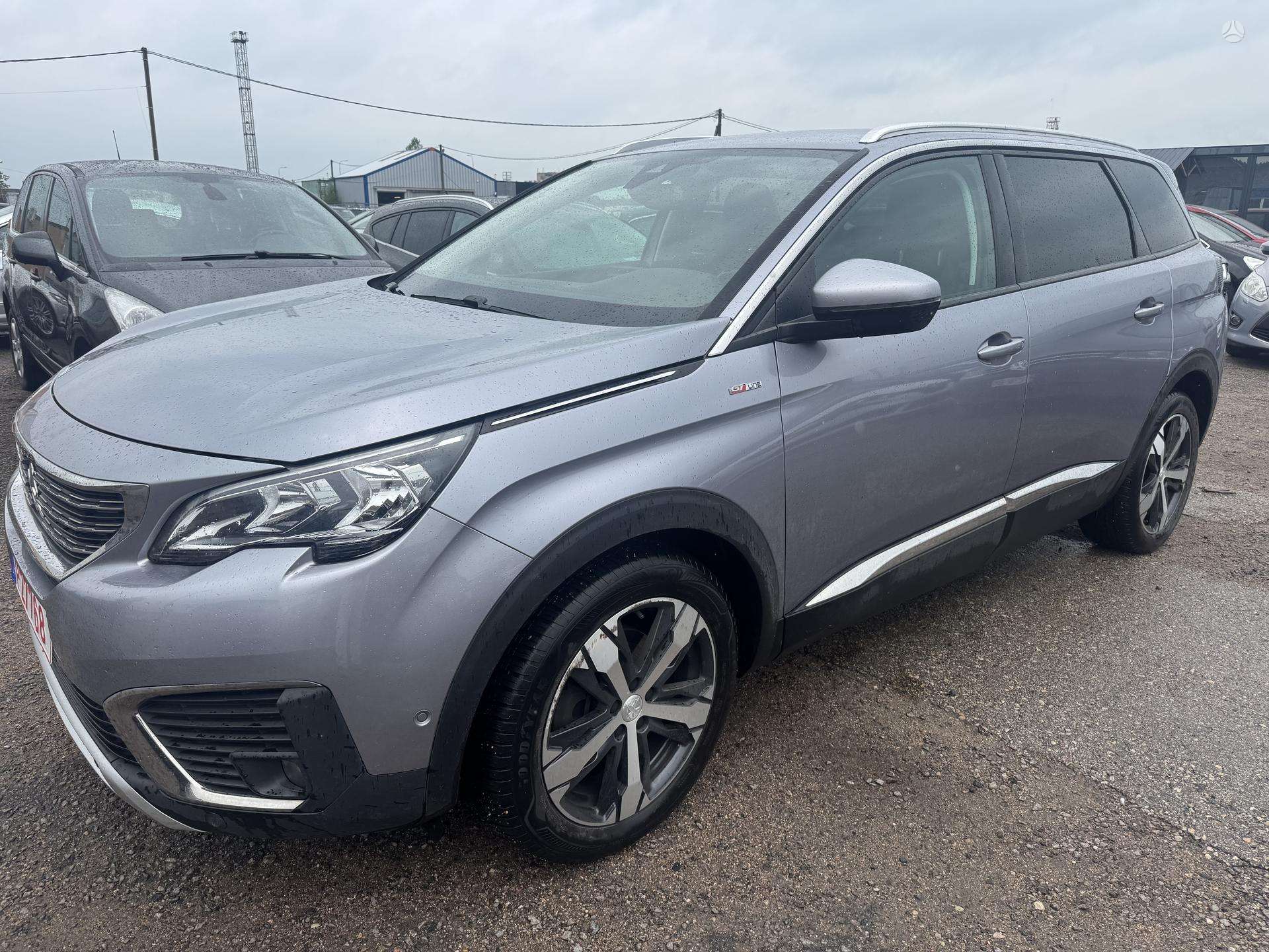 Peugeot 5008.