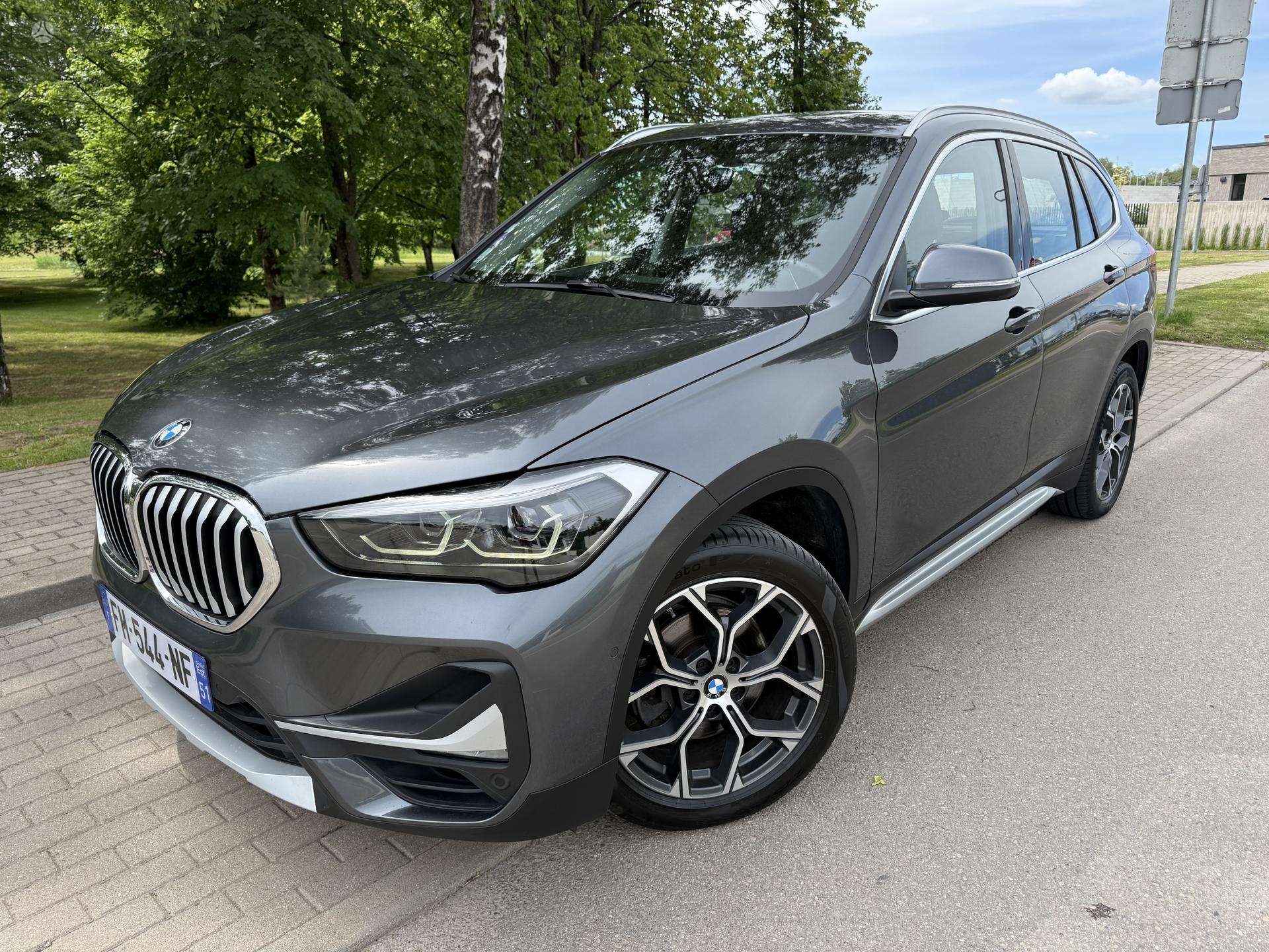 BMW X1.