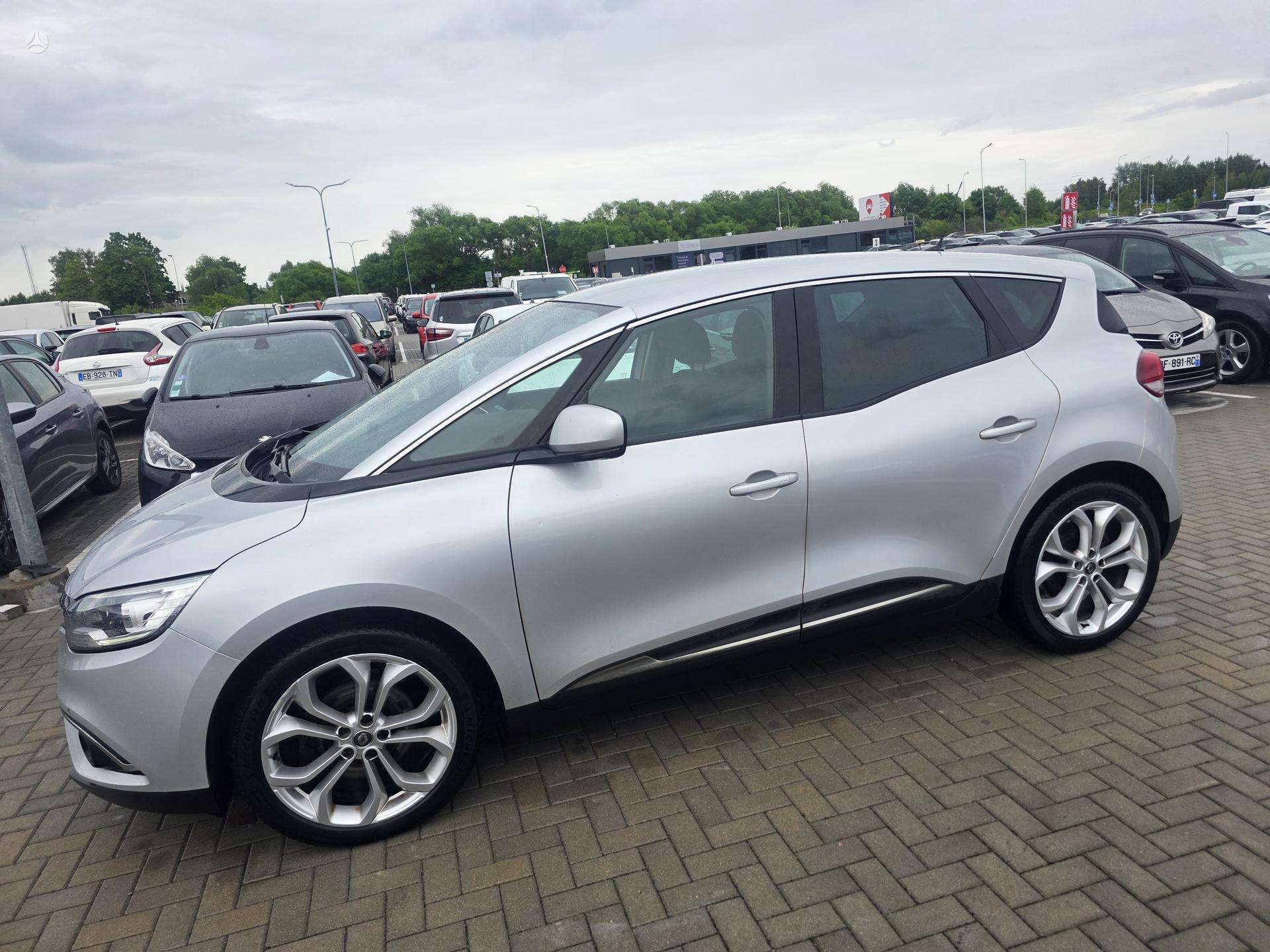 Renault Scenic.