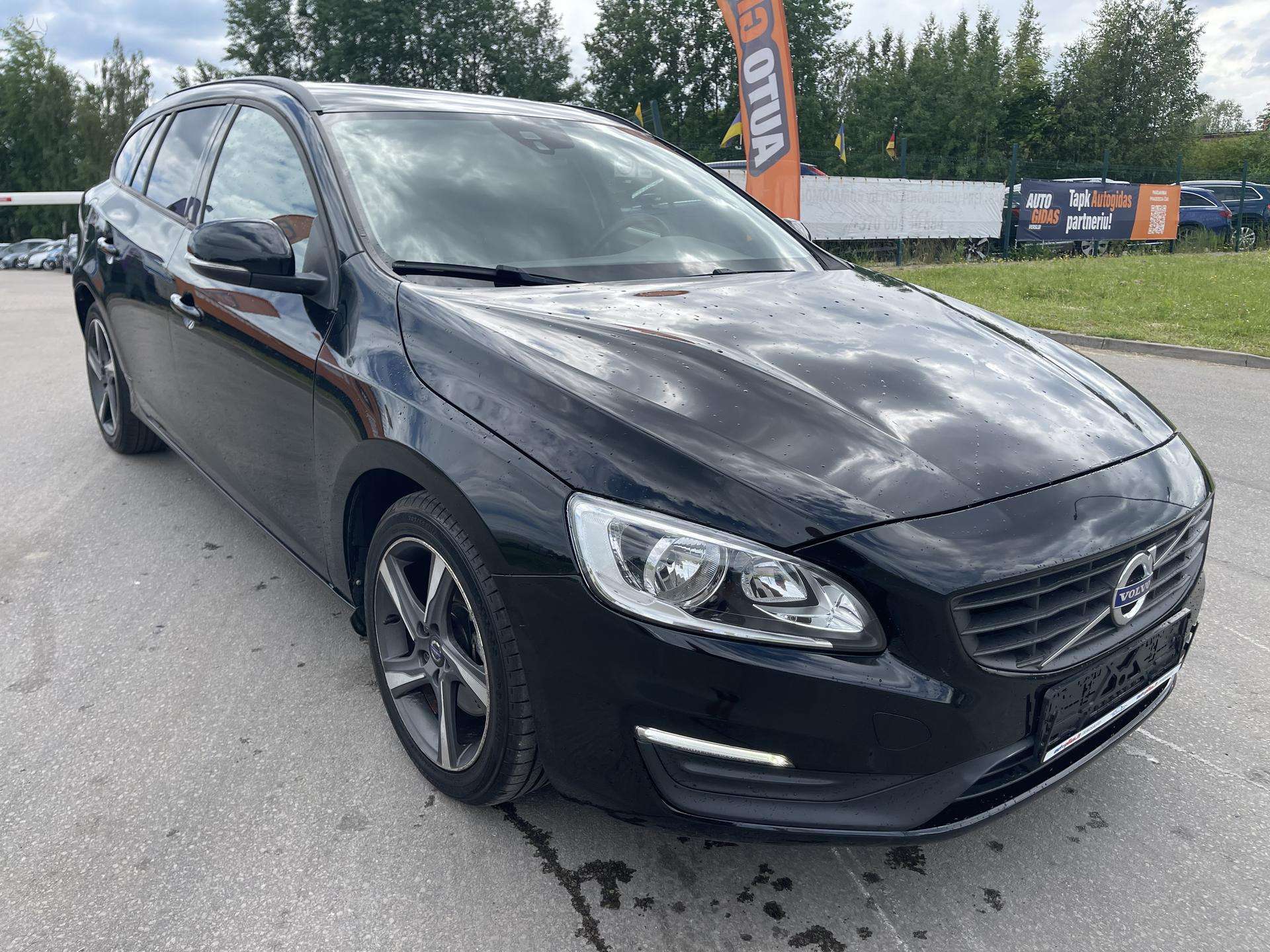Volvo V60.