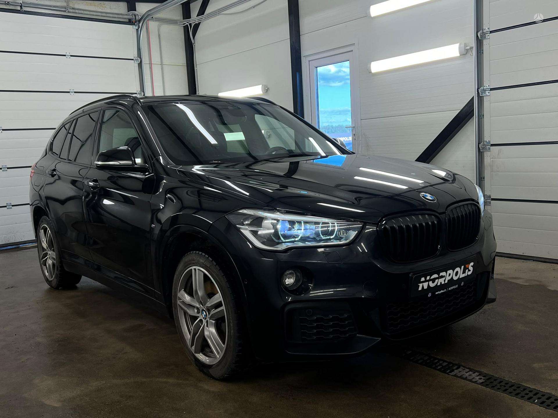 BMW X1.