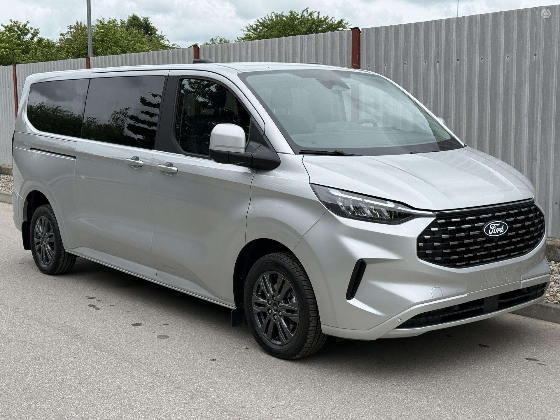 Ford Tourneo Custom.