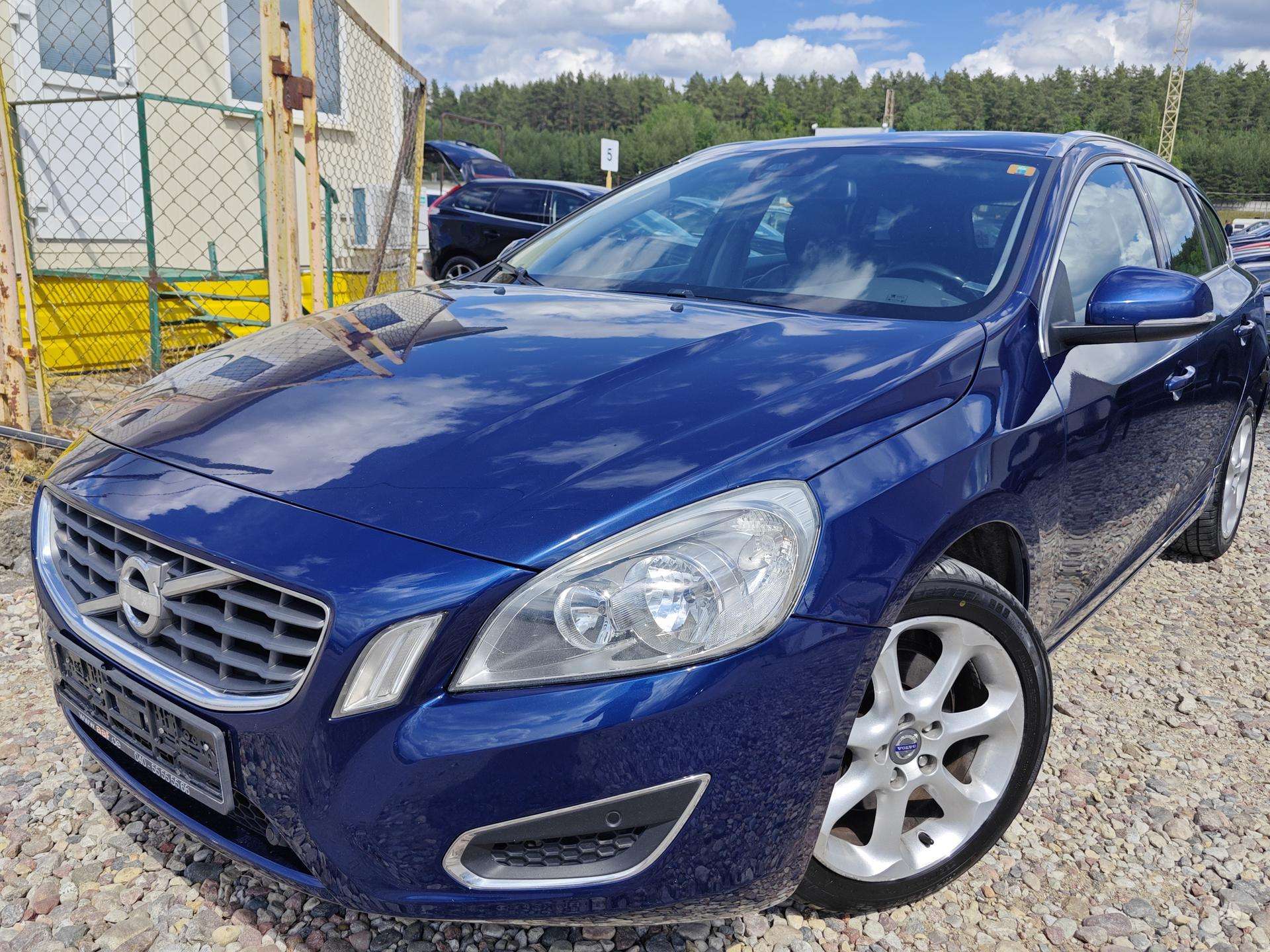 Volvo V60.