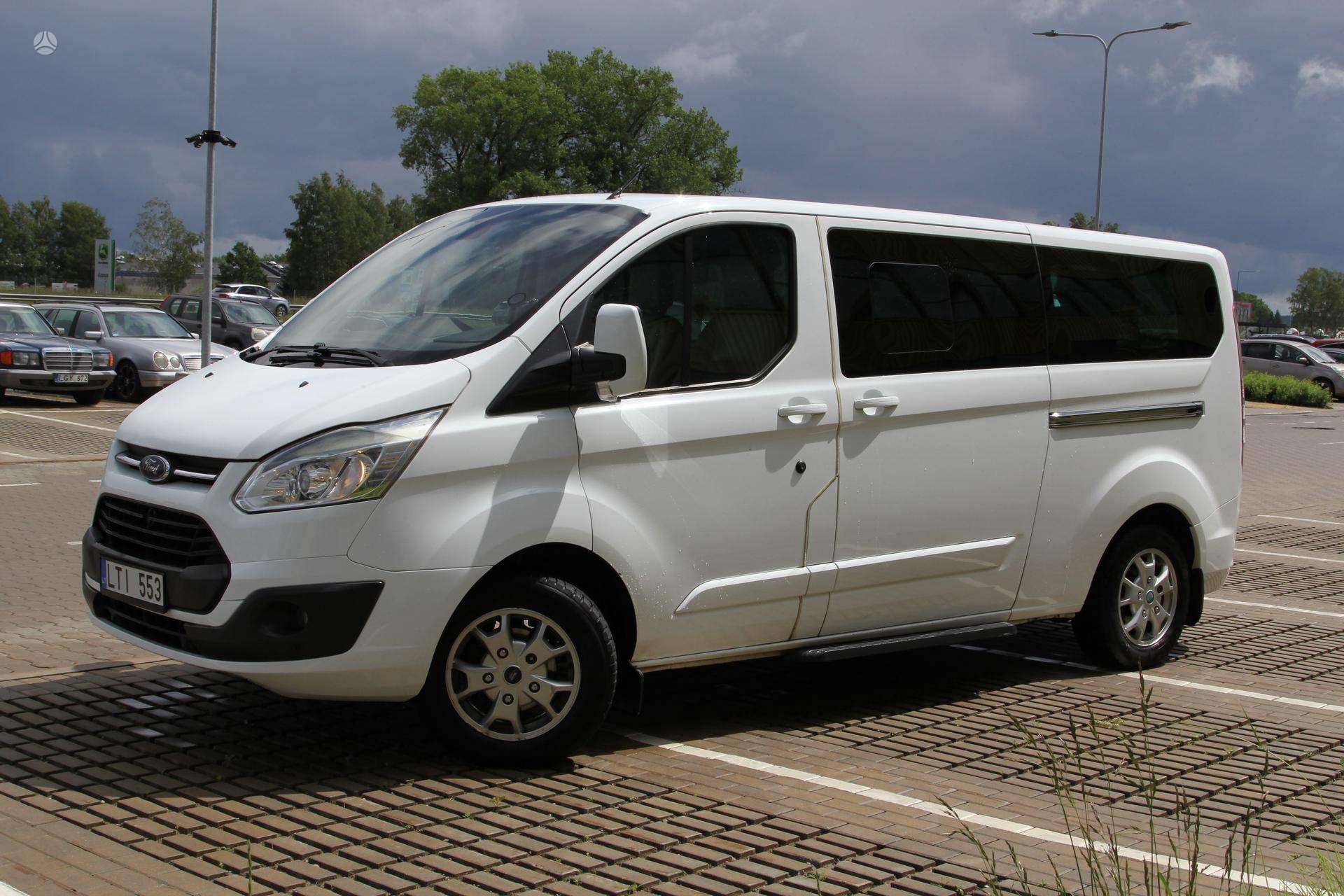 Ford Tourneo Custom.