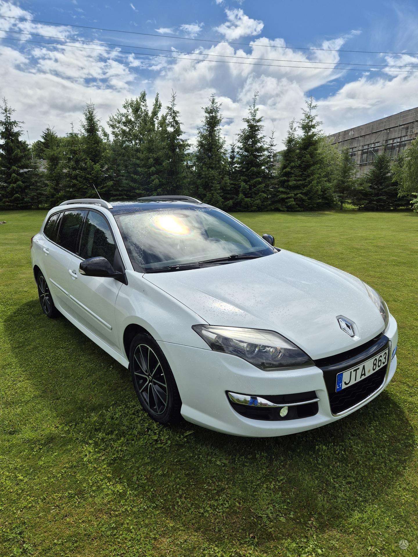 Renault Laguna.