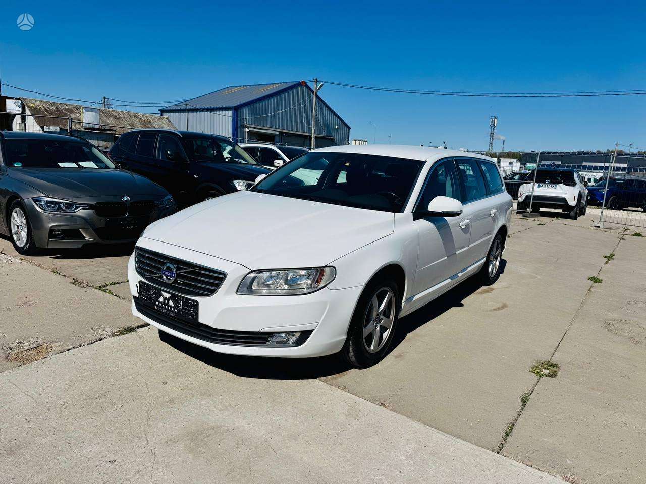Volvo V70.