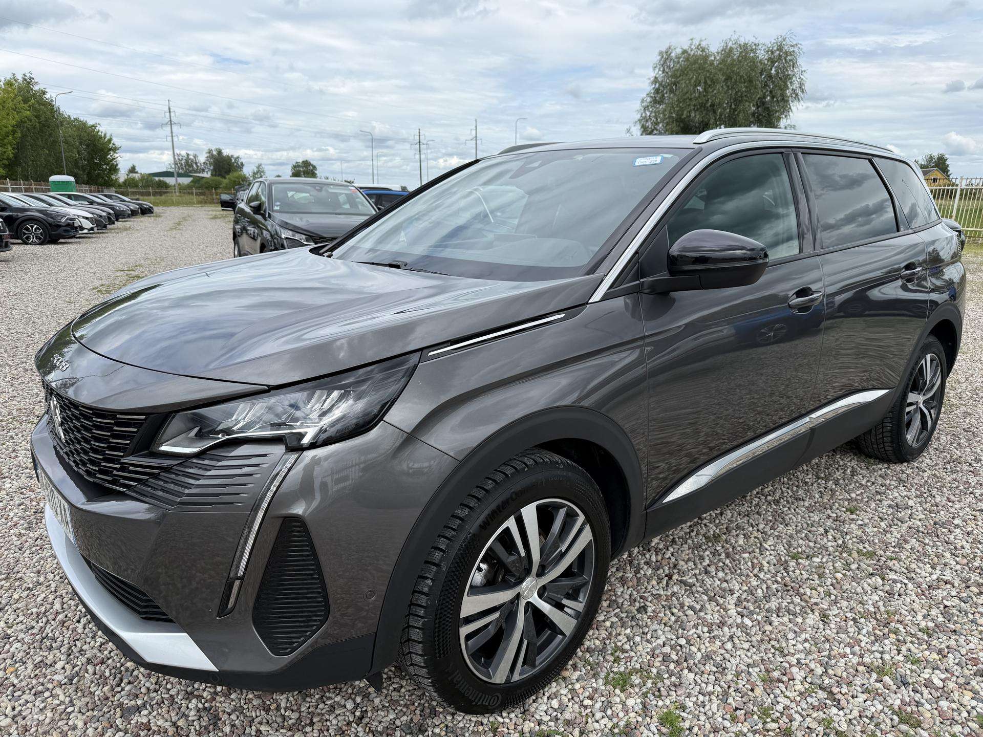 Peugeot 5008.