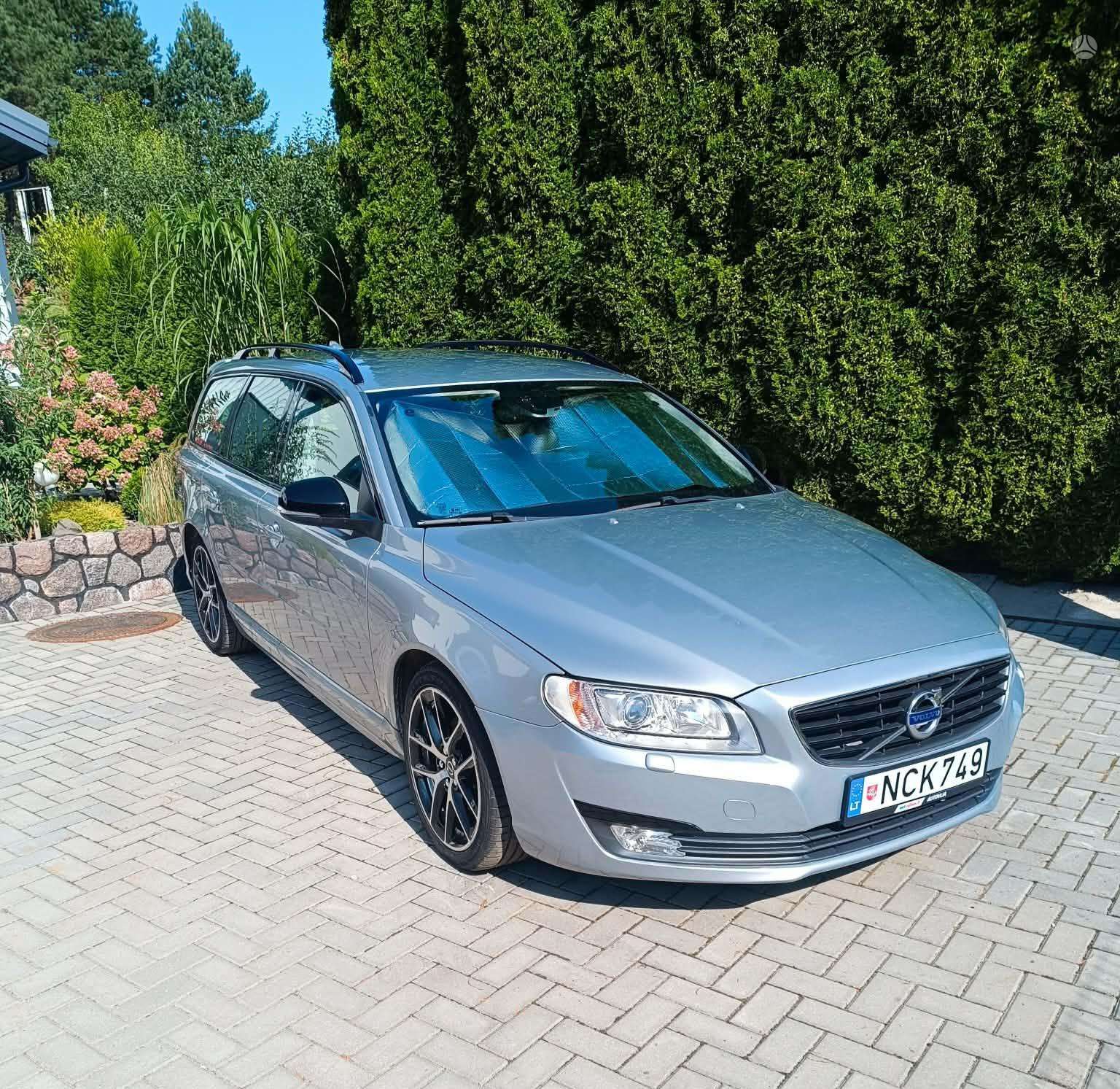 Volvo V70.