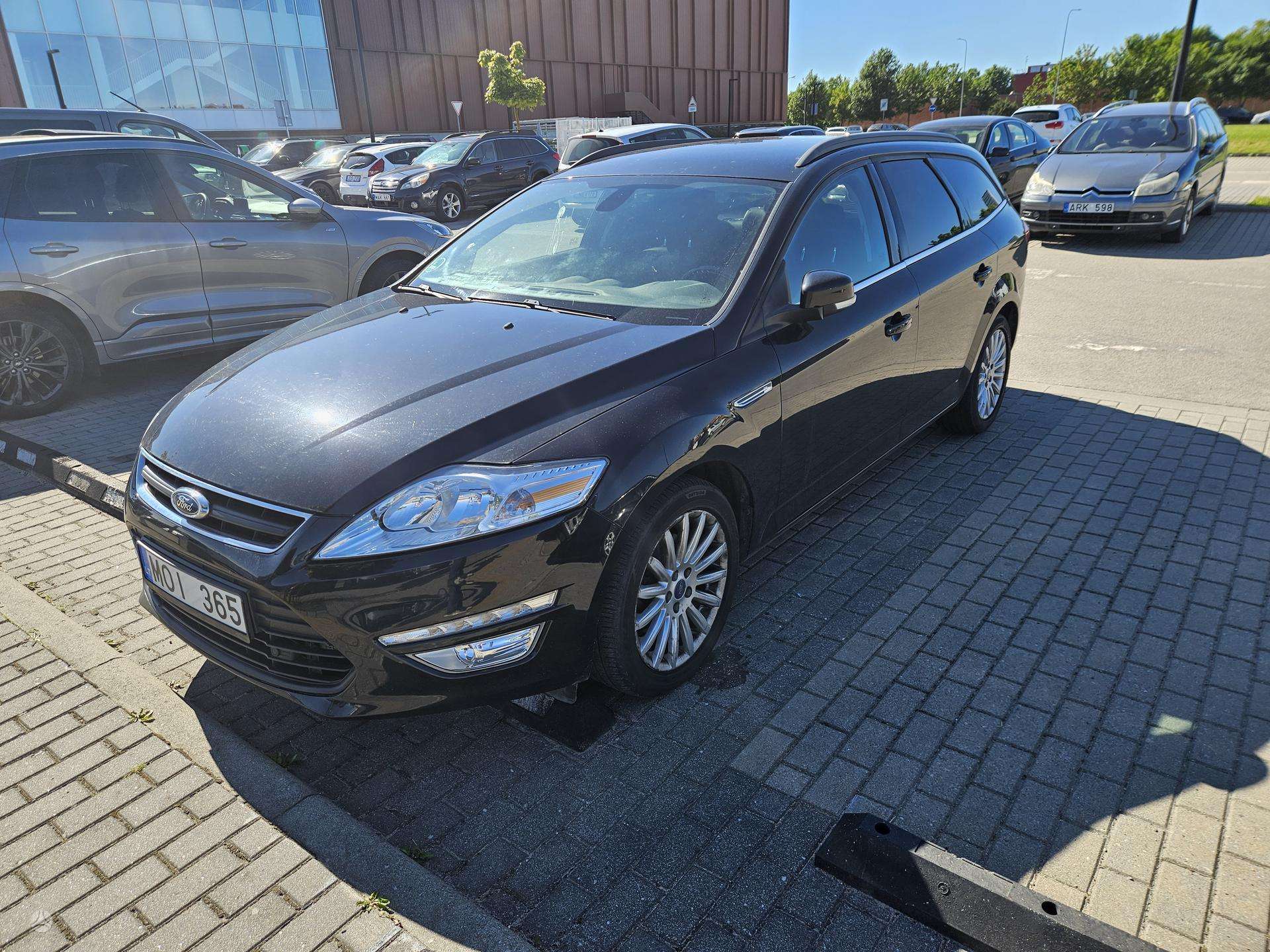 Ford Mondeo.