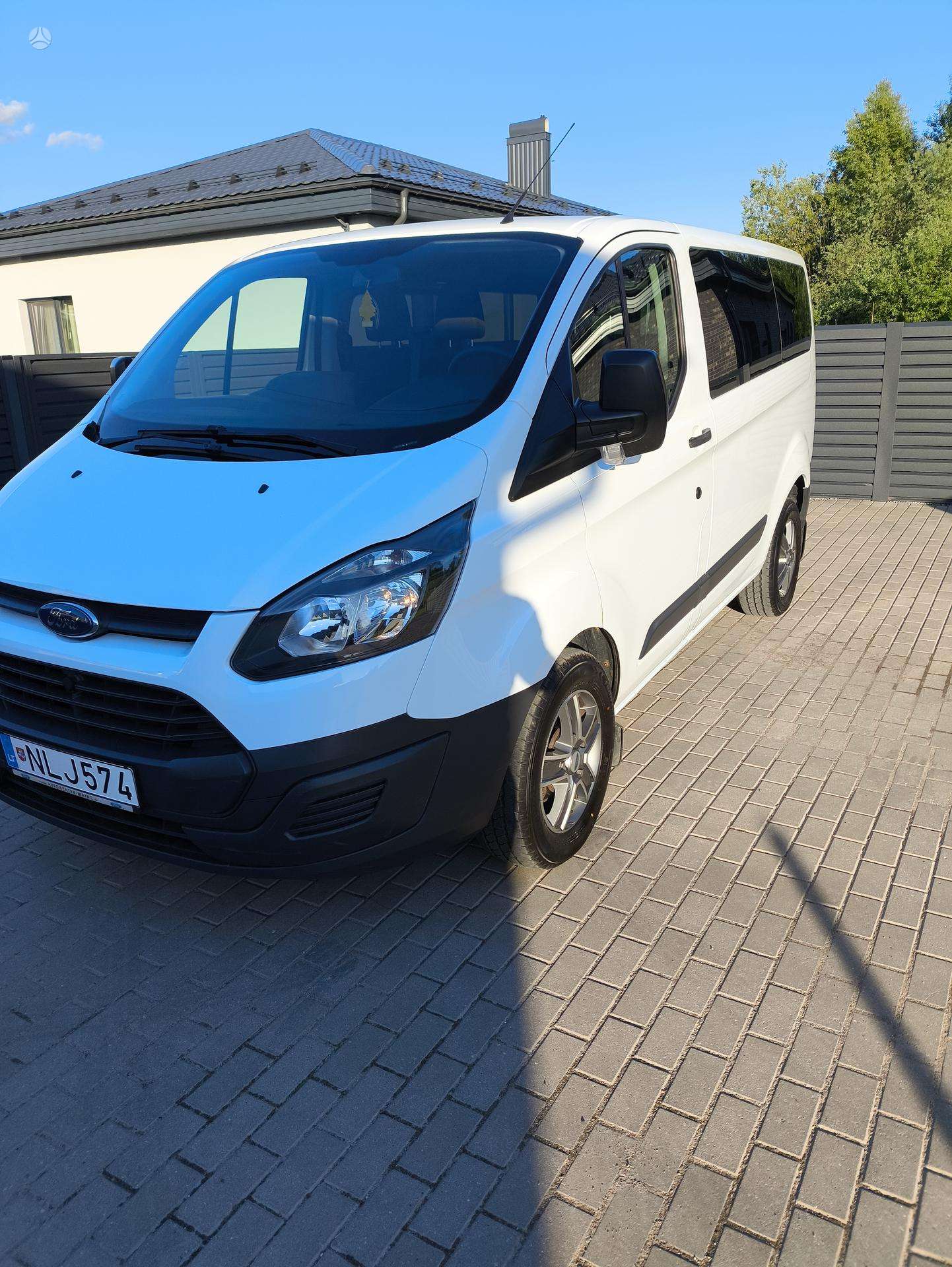 Ford Transit Custom.