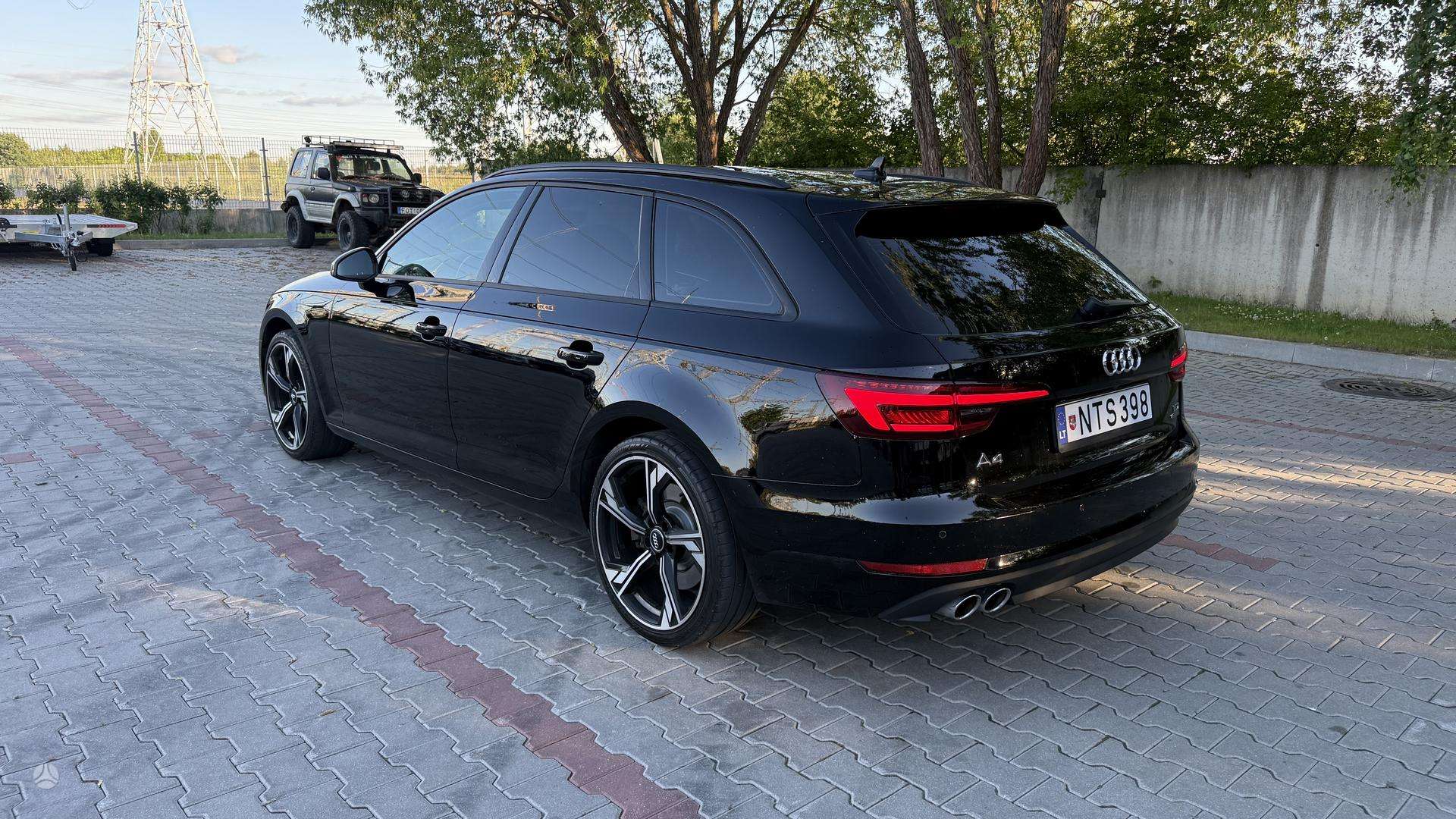 Audi A4.