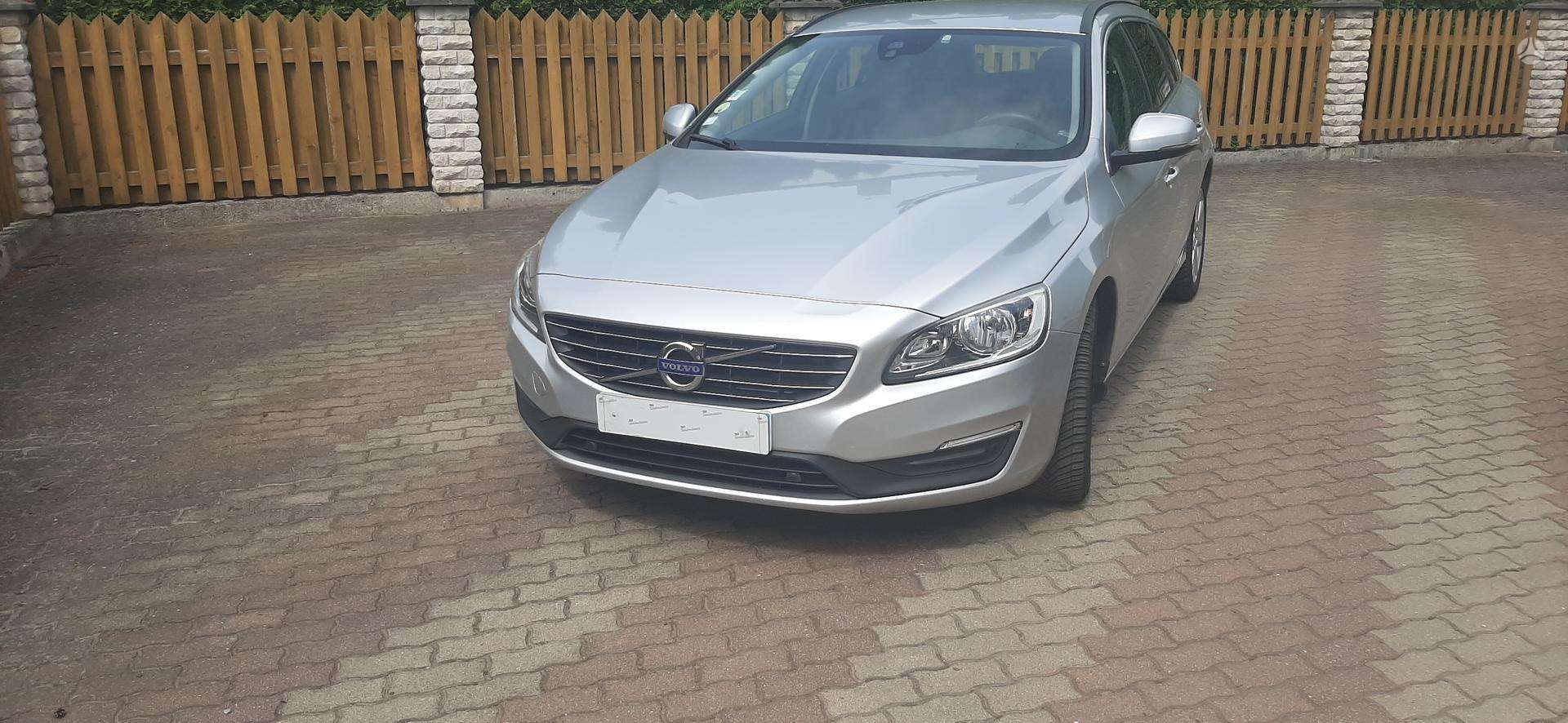 Volvo V60.
