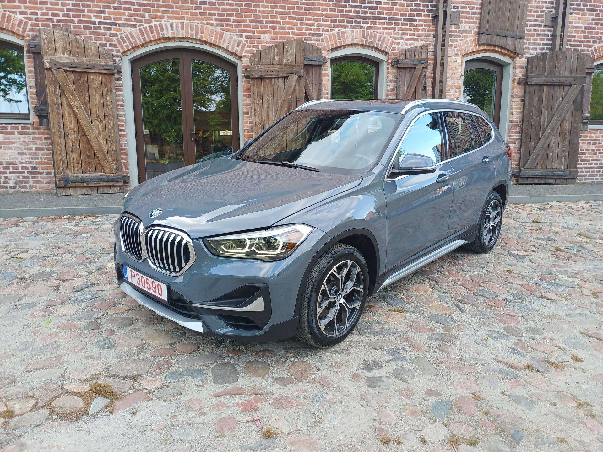 BMW X1.