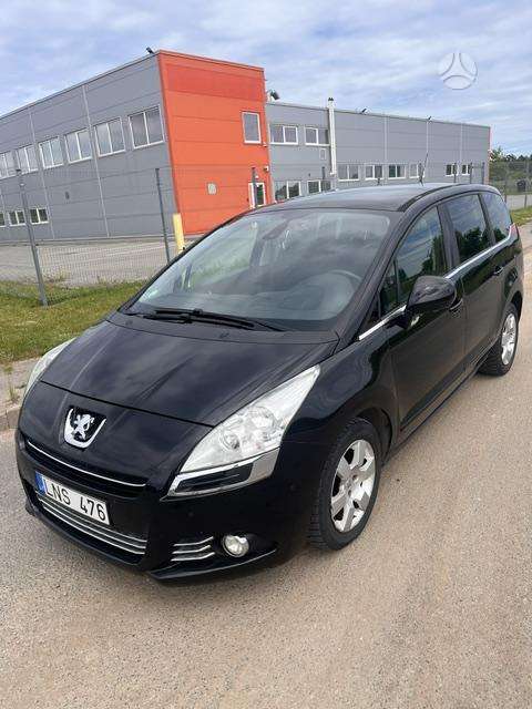 Peugeot 5008.