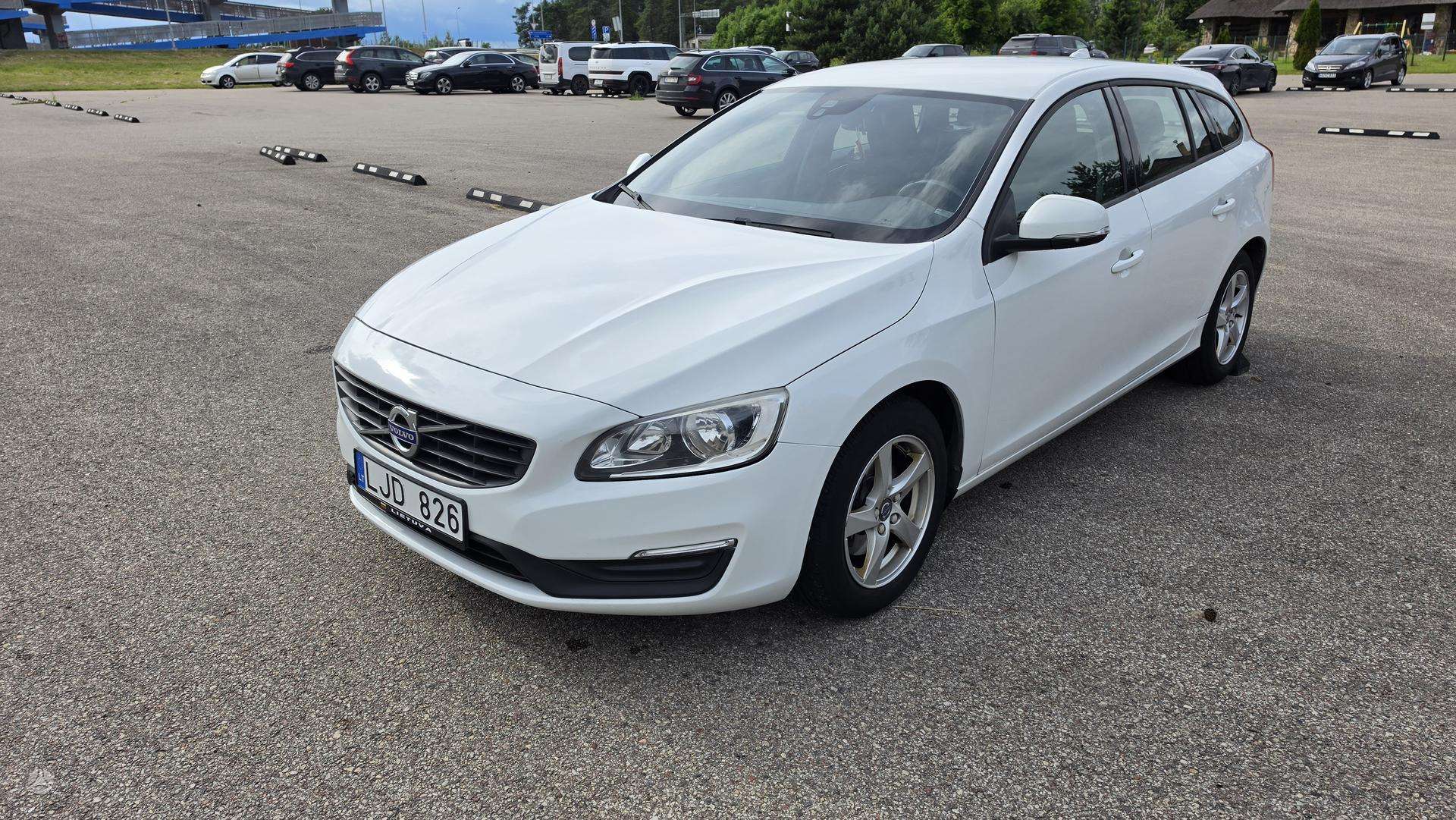 Volvo V60.