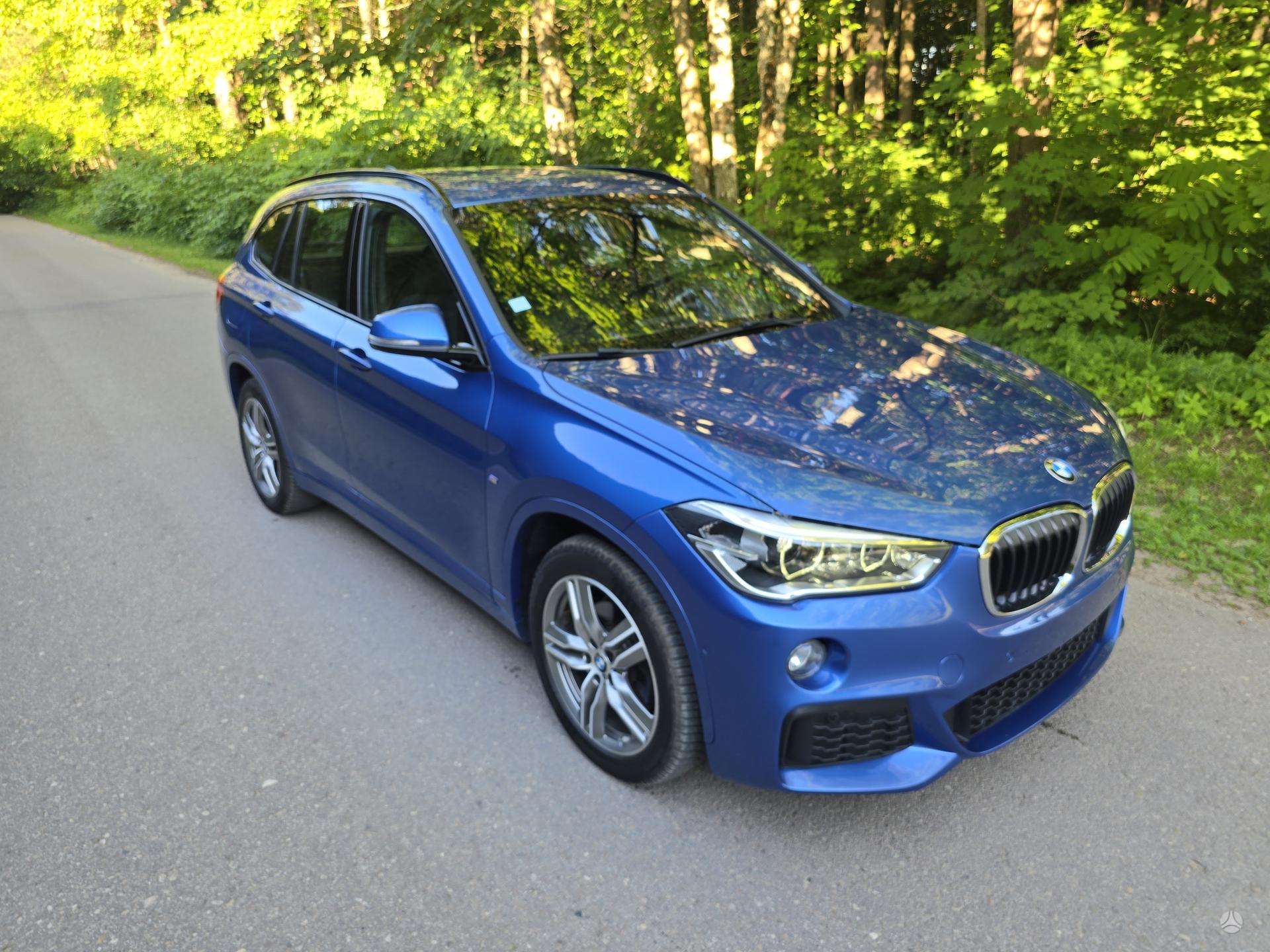 BMW X1.