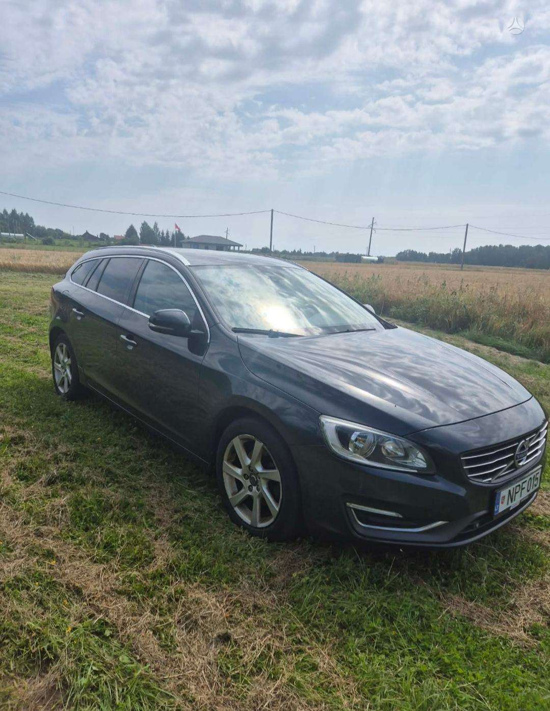 Volvo V60.