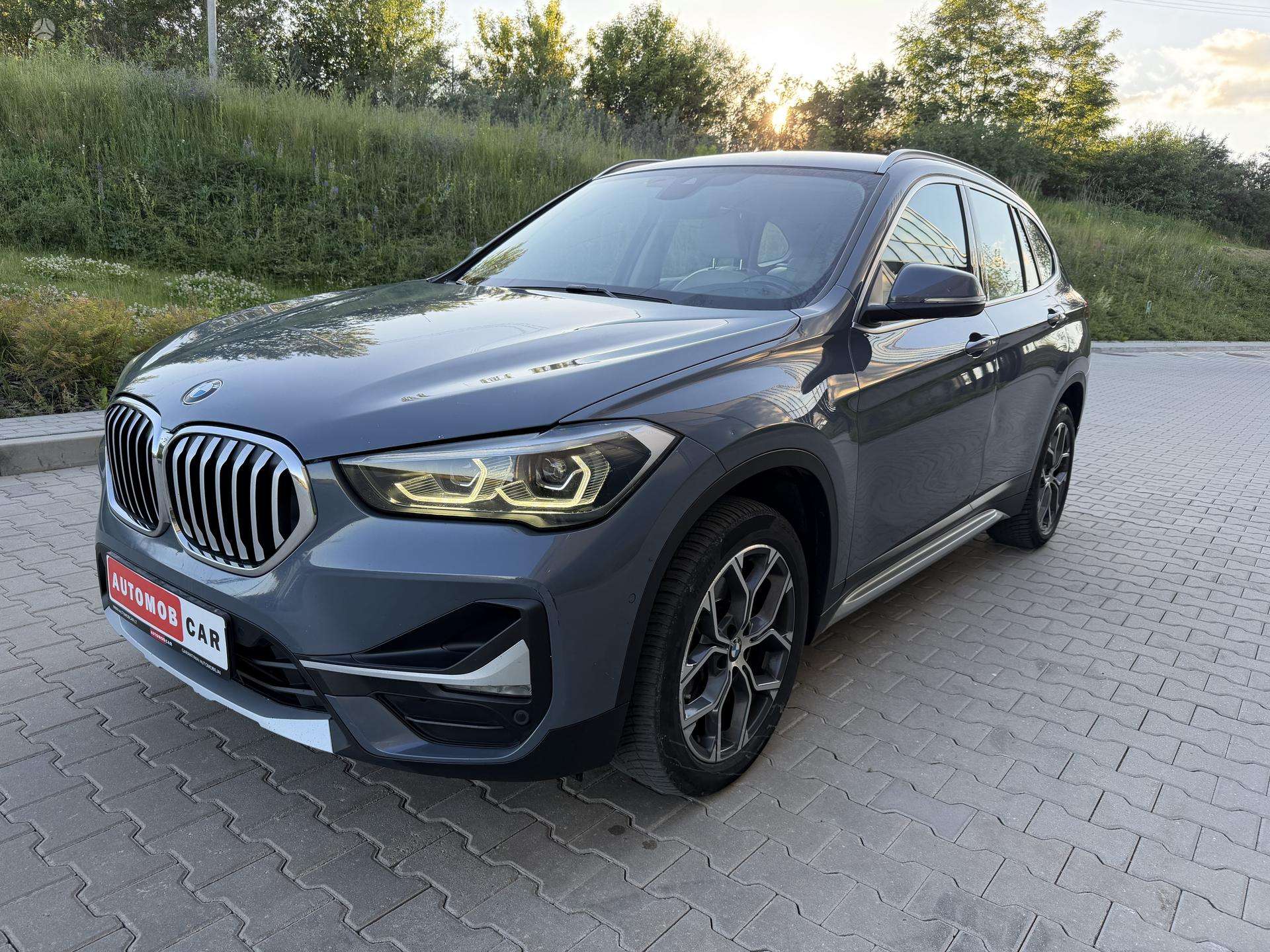 BMW X1.