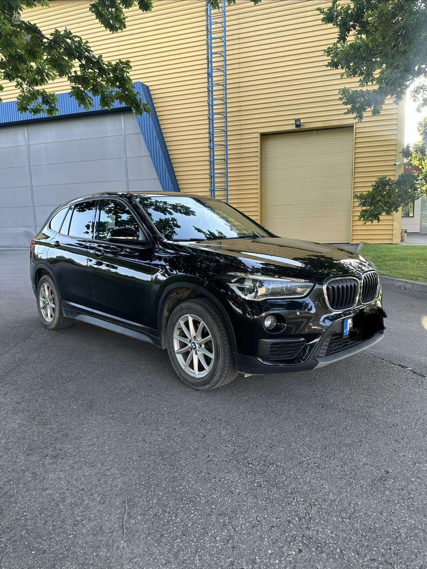 BMW X1.