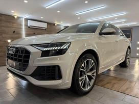 Audi Q8.
