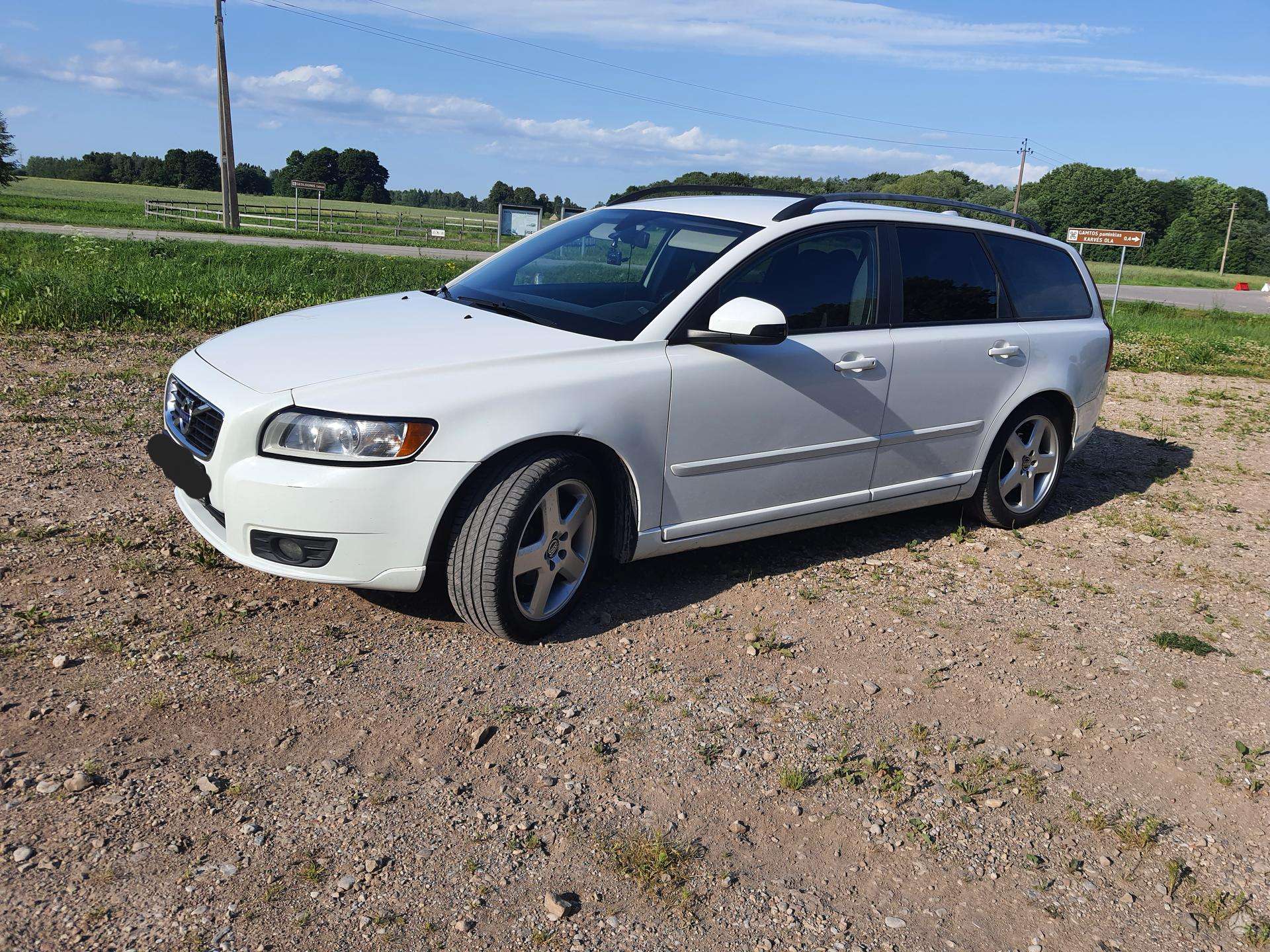 Volvo V50.
