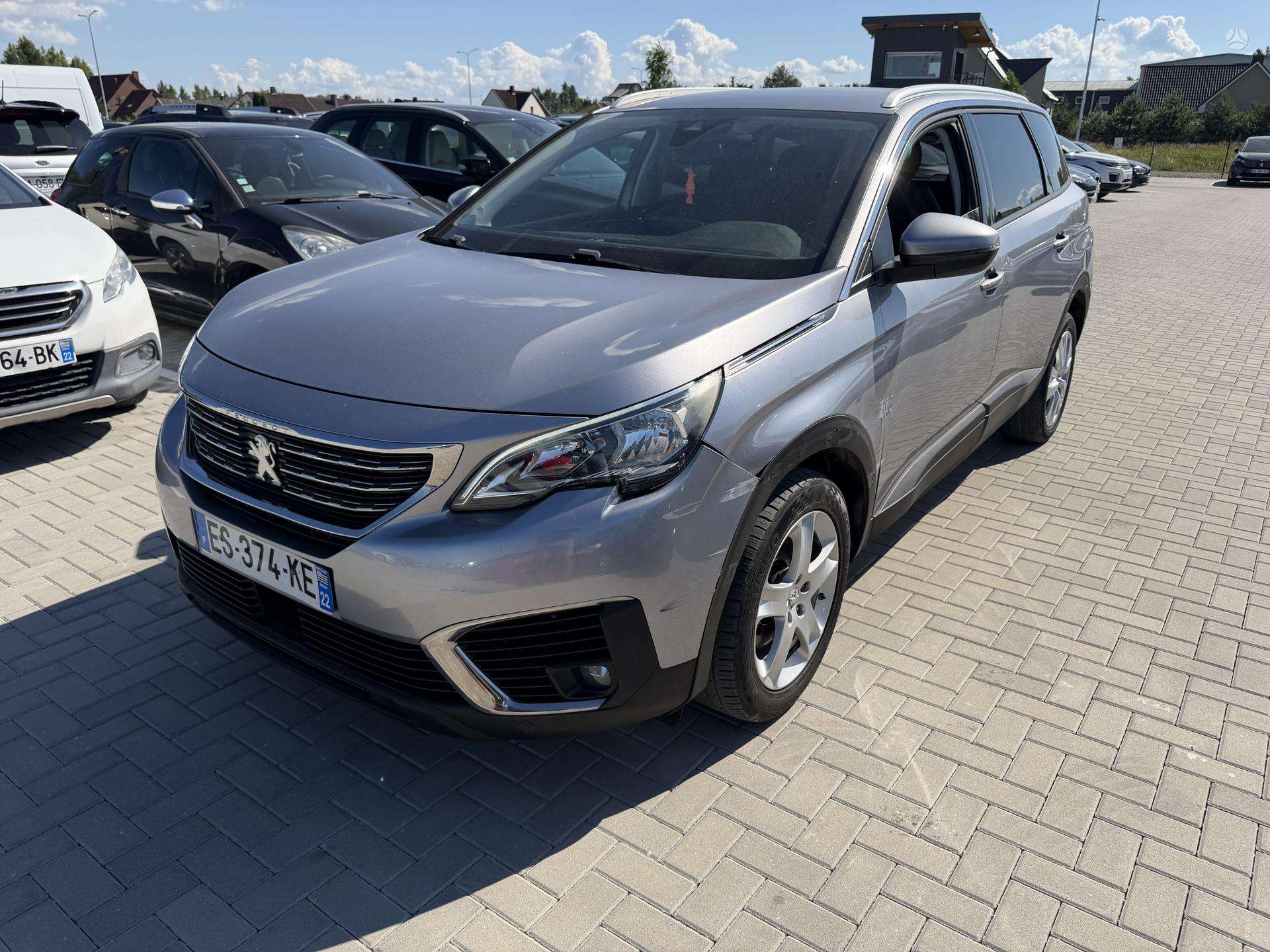 Peugeot 5008.
