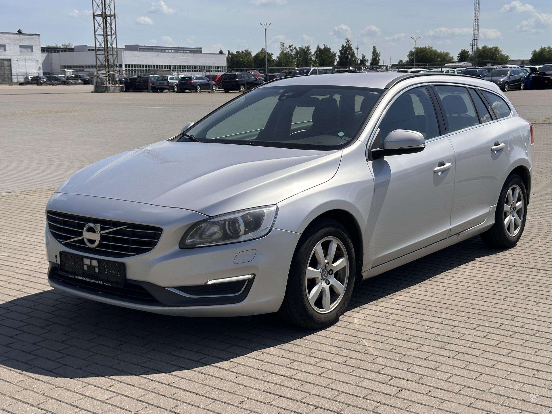 Volvo V60.