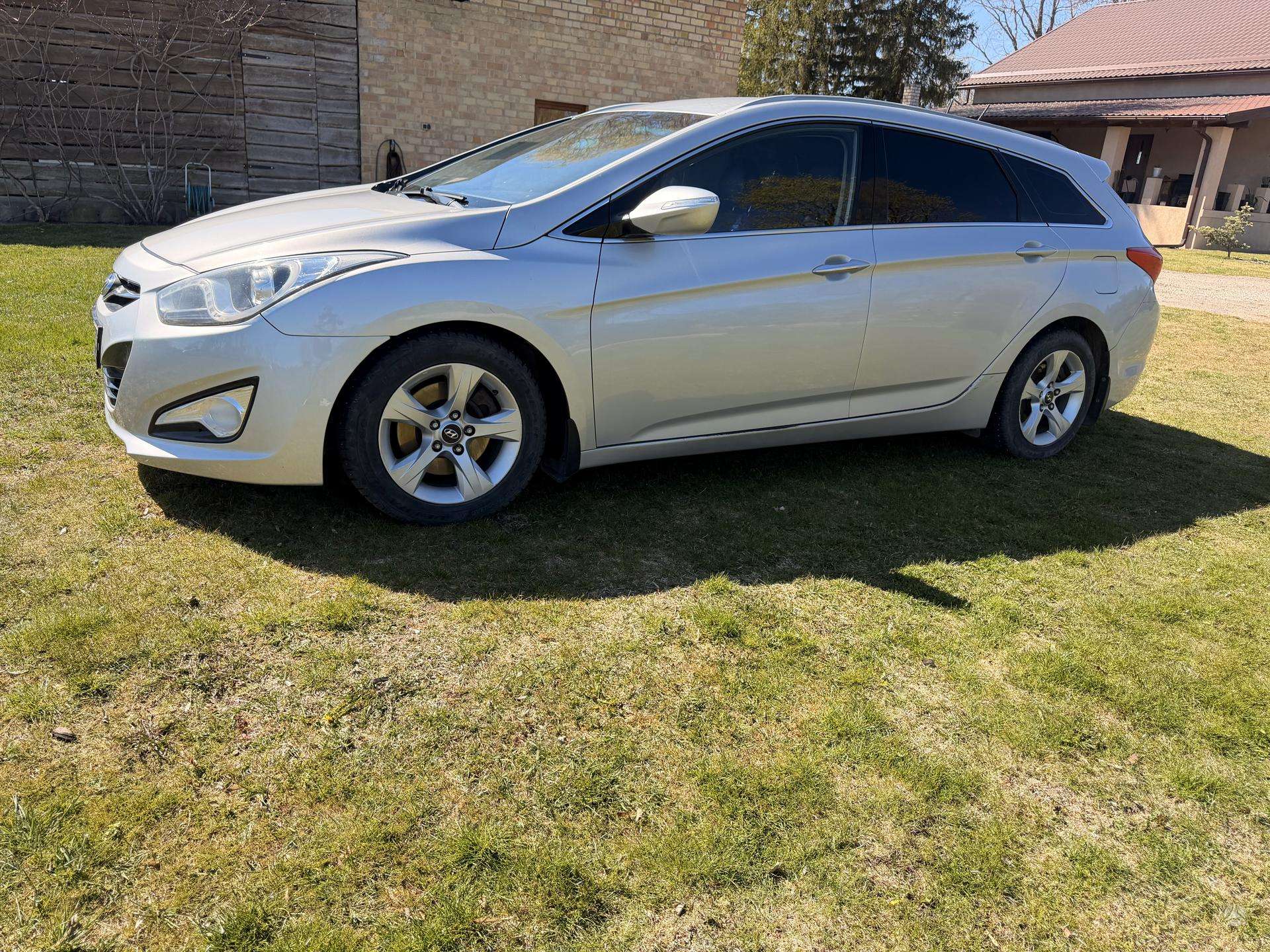 Hyundai i40.