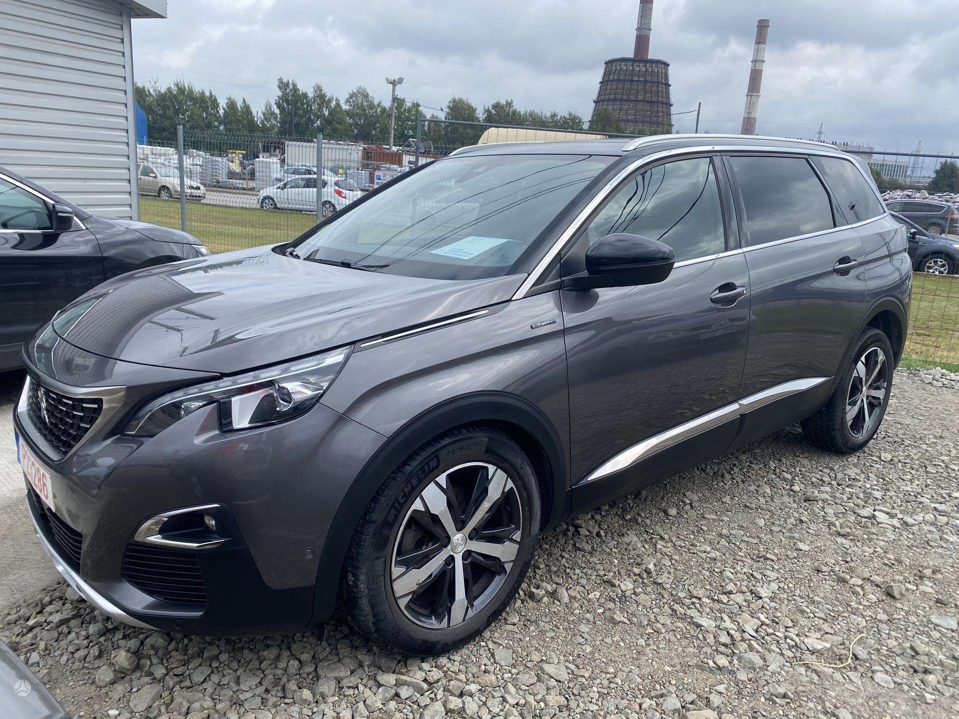 Peugeot 5008.