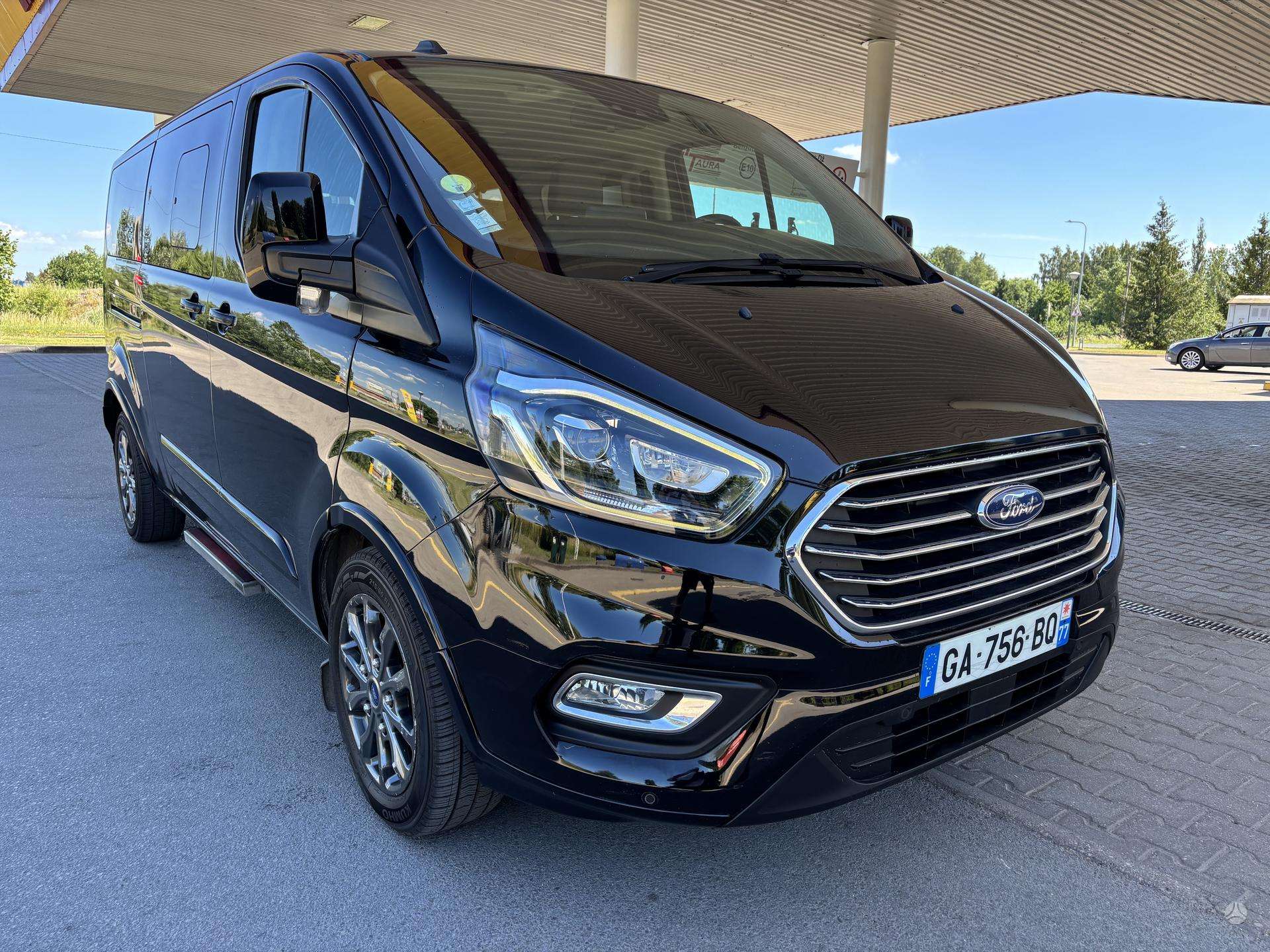Ford Tourneo Custom.