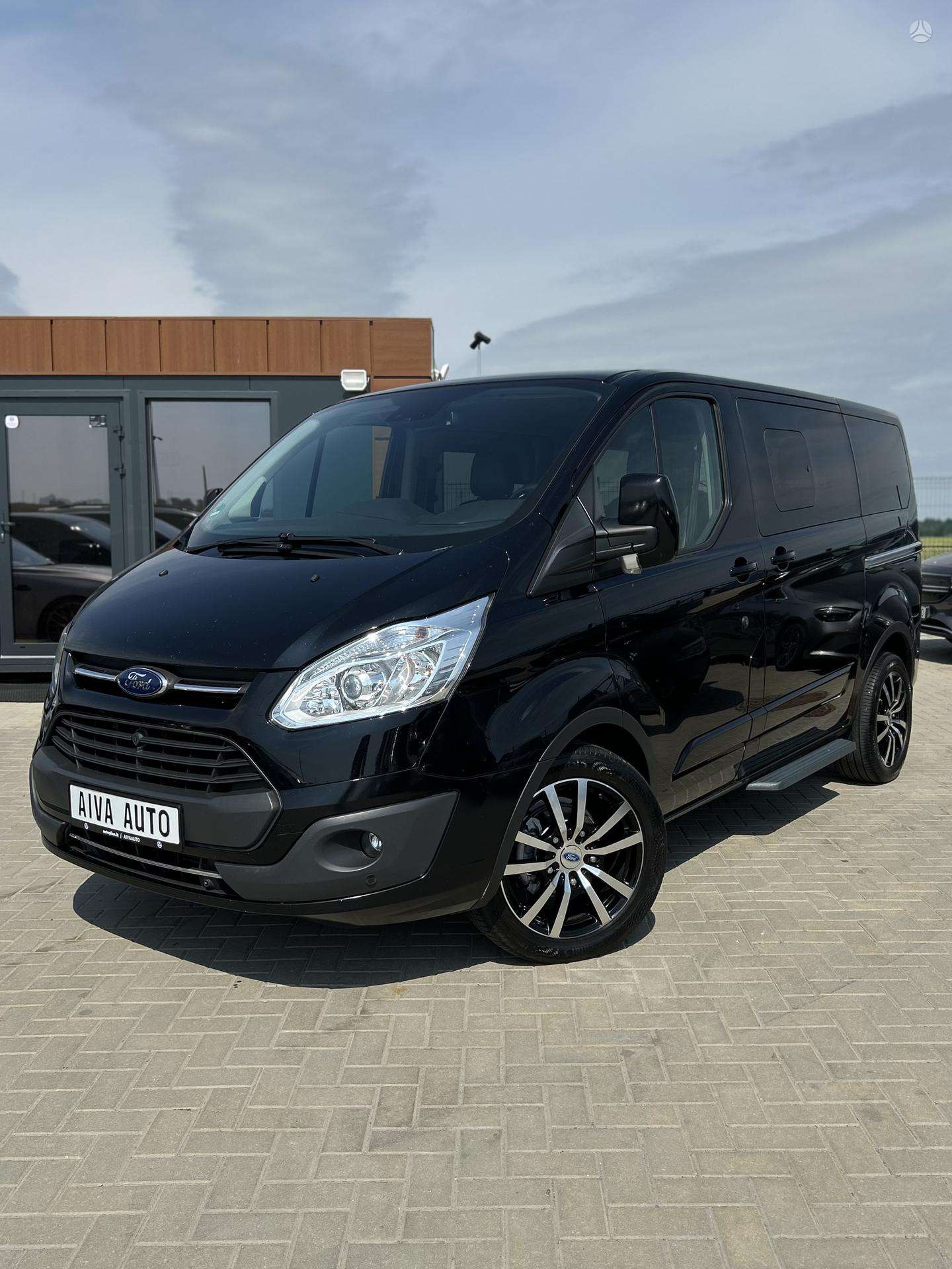Ford Tourneo Custom.