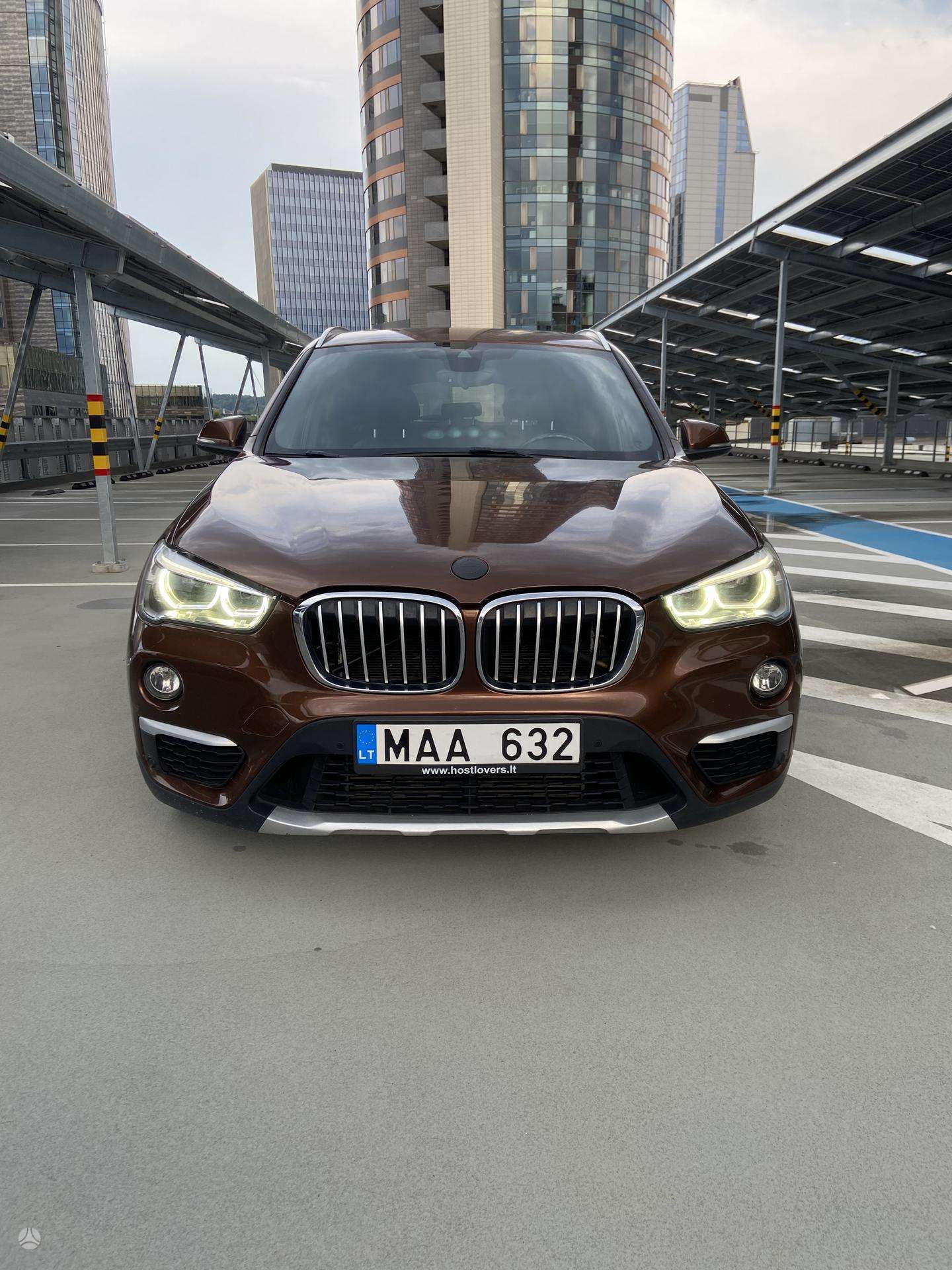 BMW X1.