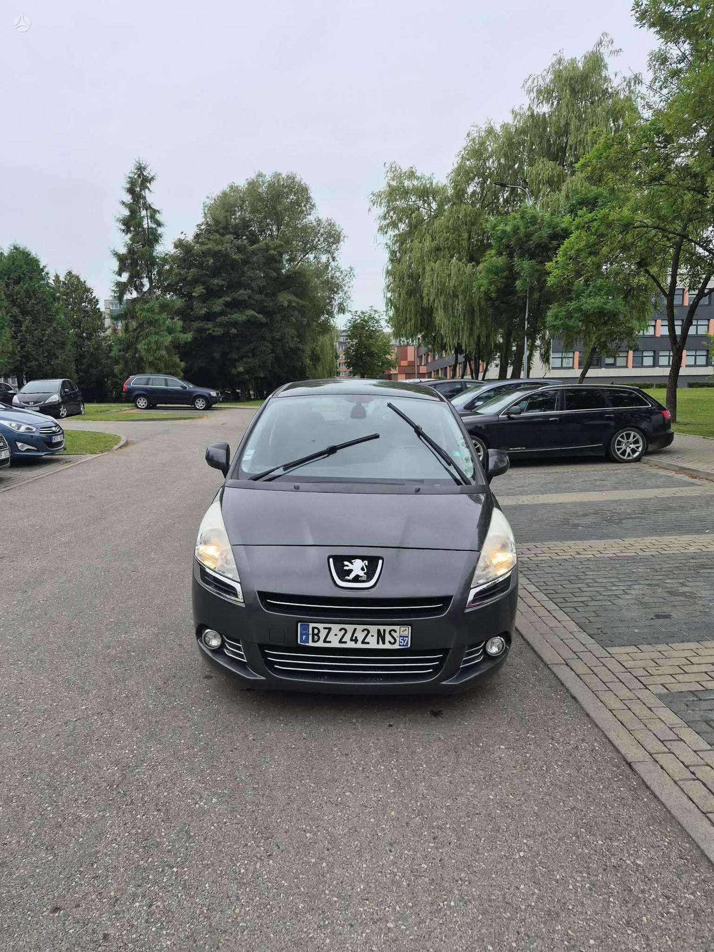 Peugeot 5008.