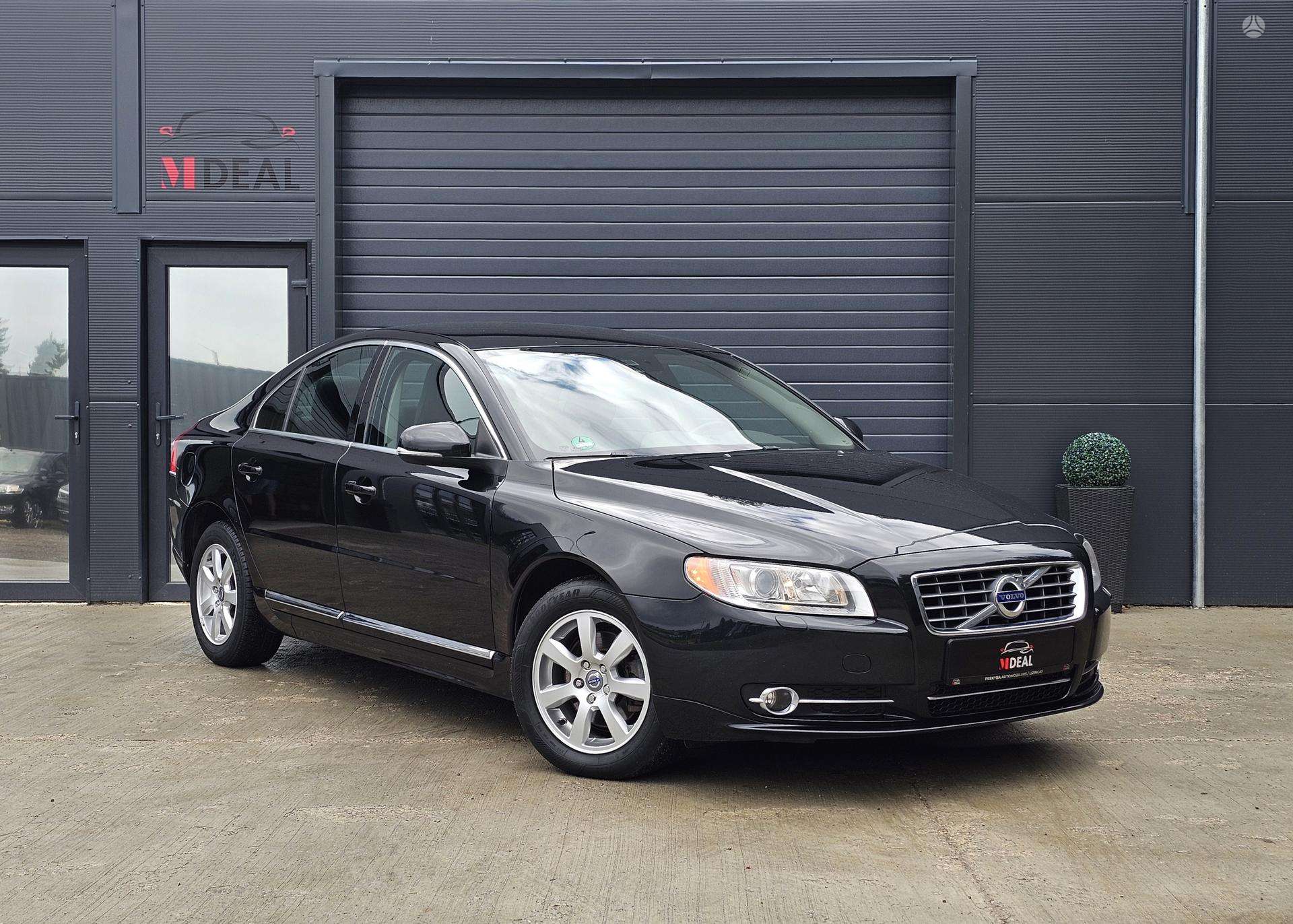 Volvo S80.