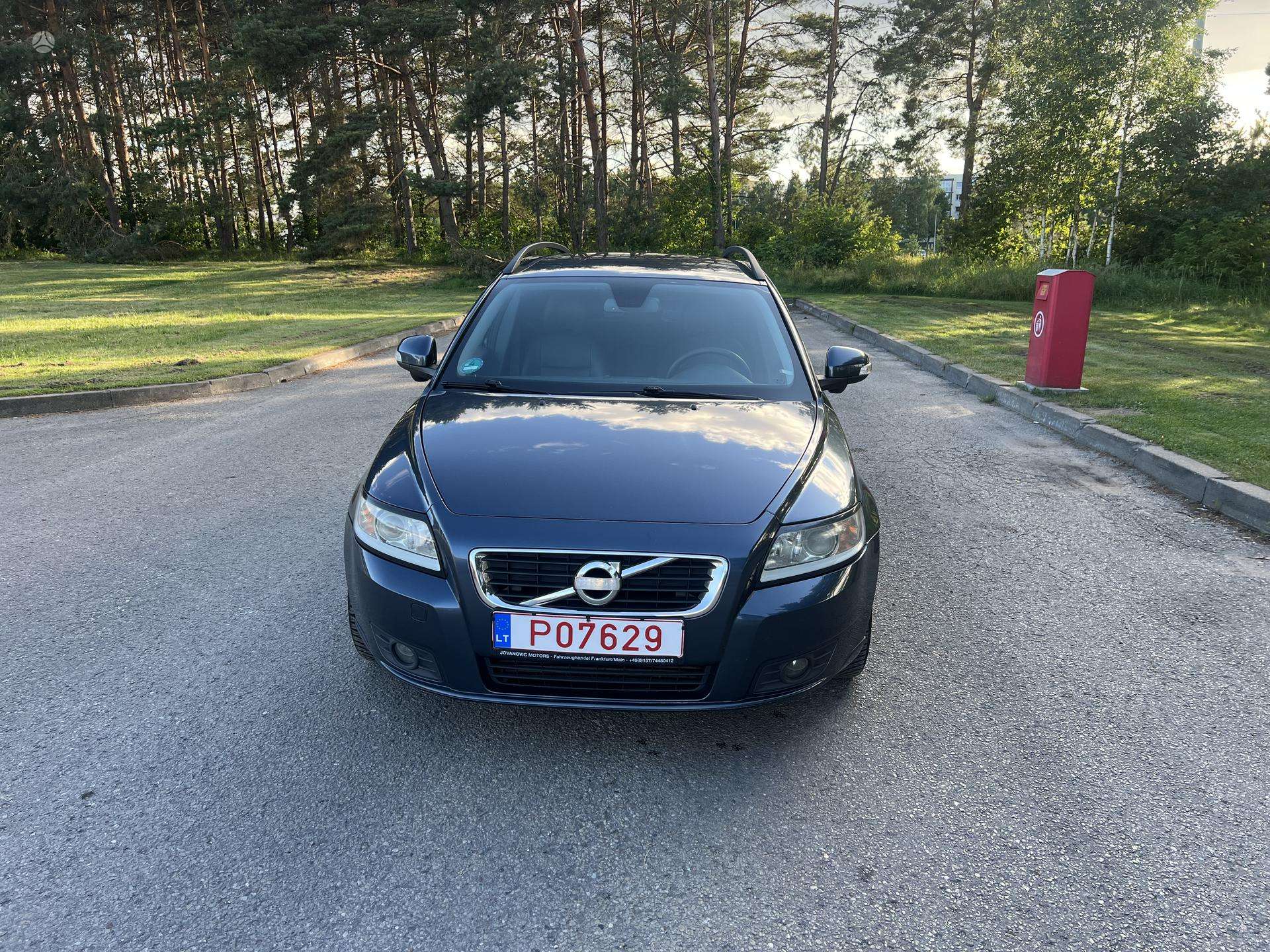 Volvo V50.