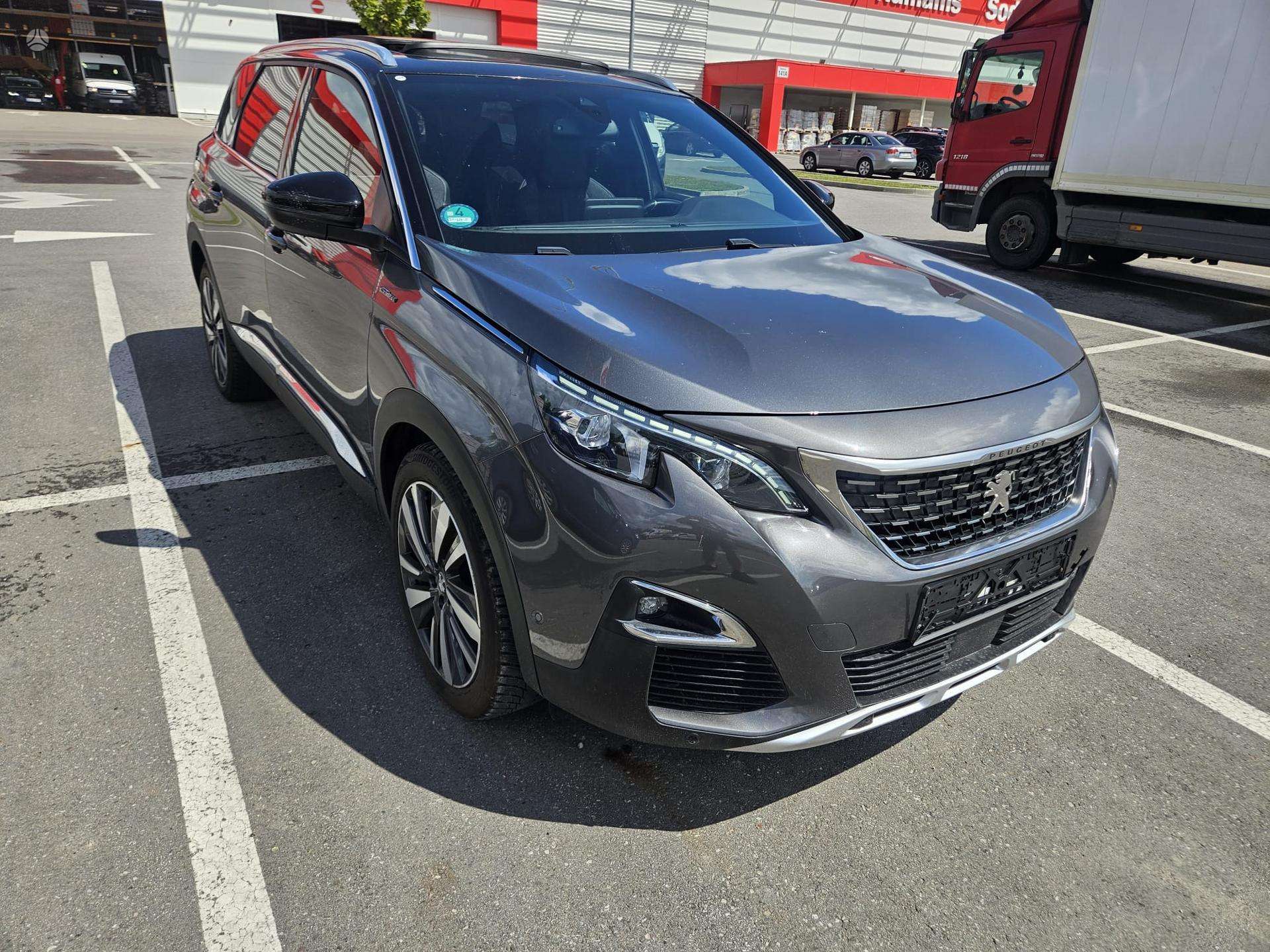 Peugeot 5008.